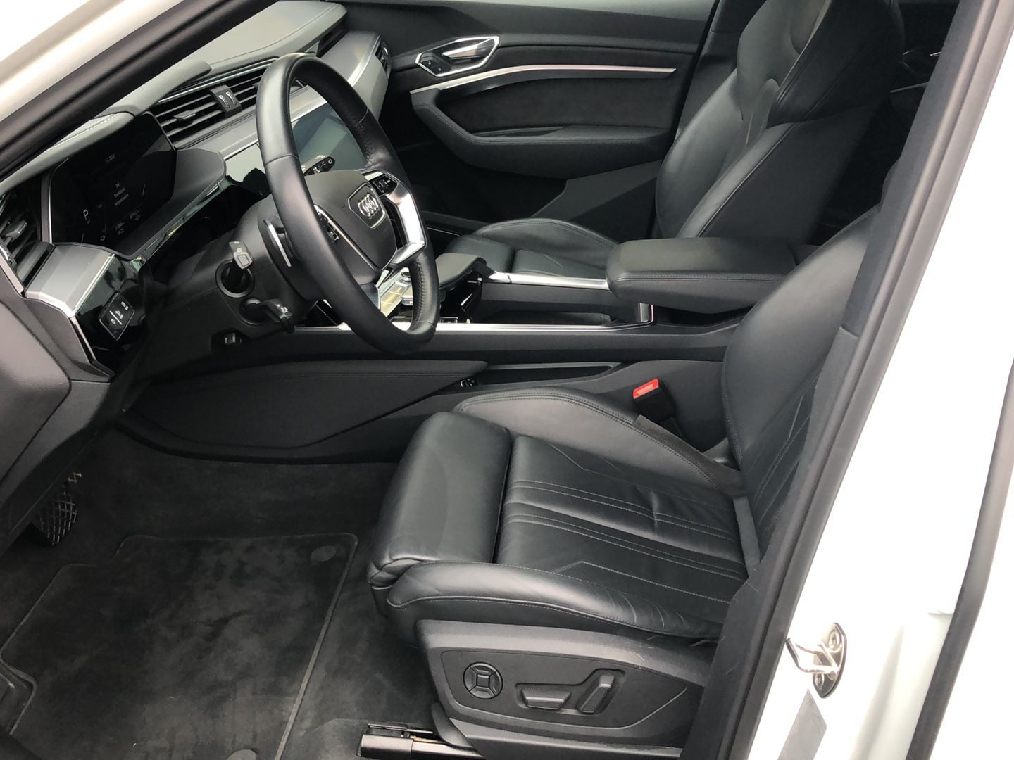 Image about Audi e-tron advanced 55 quattro 300,00 kW