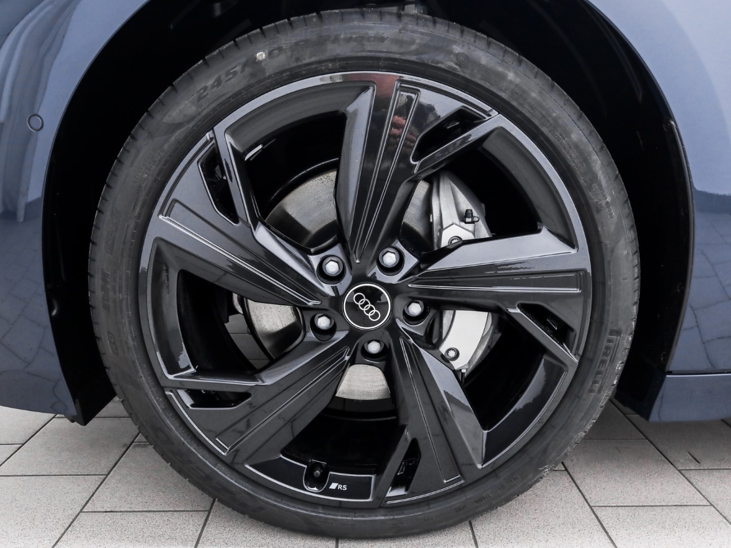 Bild über Audi A6 Avant e-tron e-tron performance - für weitere Informationen kontaktieren Sie den Audi Partner