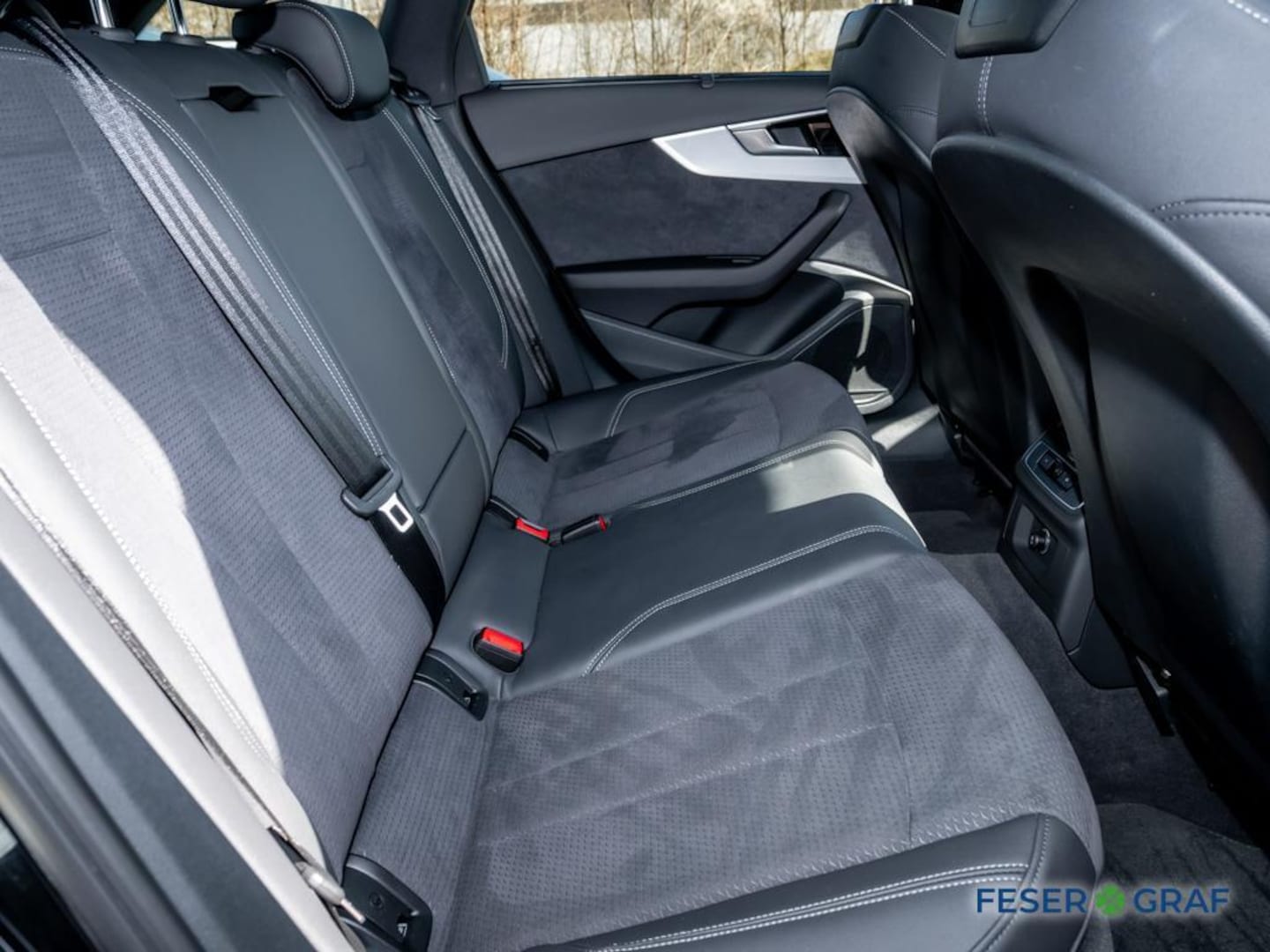 Bild über Audi A4 Avant S line 45 TFSI quattro S tronic - für weitere Informationen kontaktieren Sie den Audi Partner
