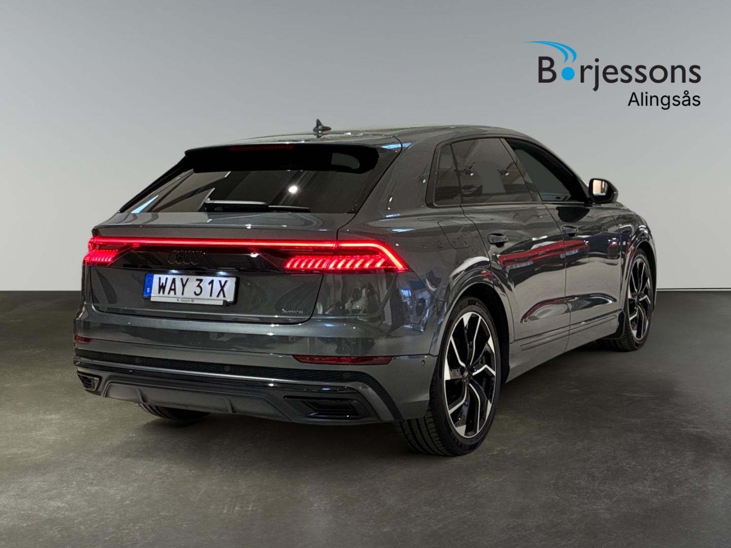 Bild som visar&nbsp;Audi Q8 TFSI e&nbsp;Q8 60 TFSI e quattro S line 462 hk tiptronic - för mer information kontakta din Audi Partner