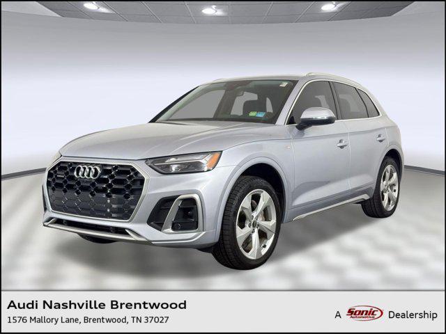 2023 Audi Q5 45 Premium Plus's photo