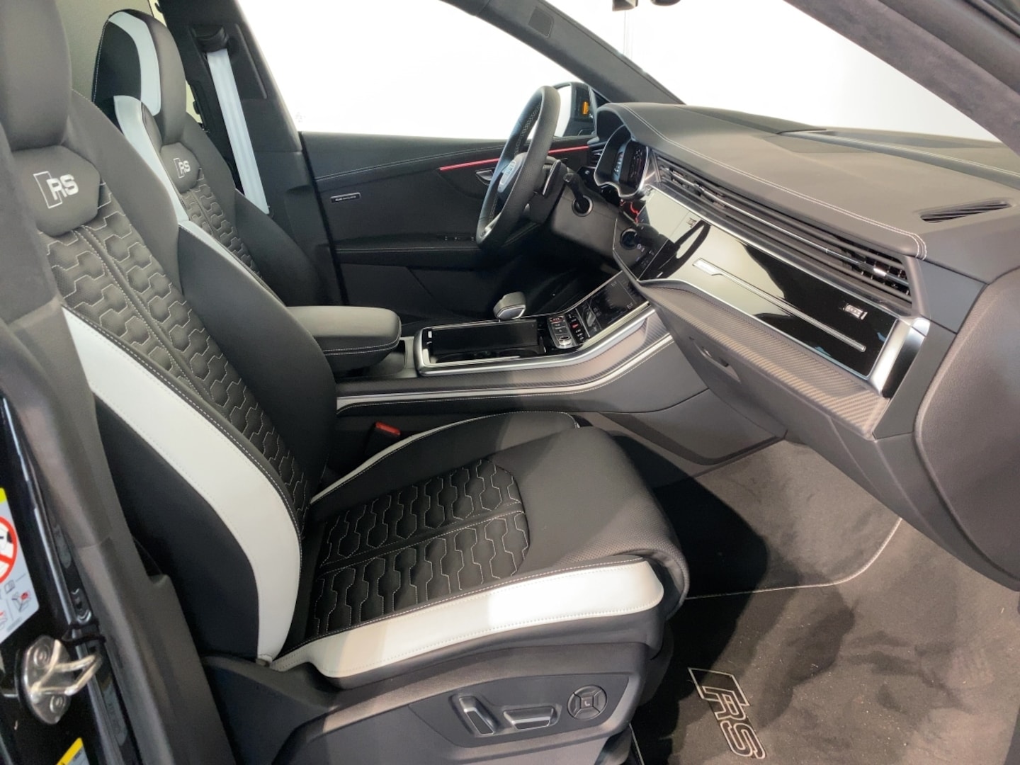 Bild über Audi RS Q8 SUV TFSI quattro tiptronic - für weitere Informationen kontaktieren Sie den Audi Partner