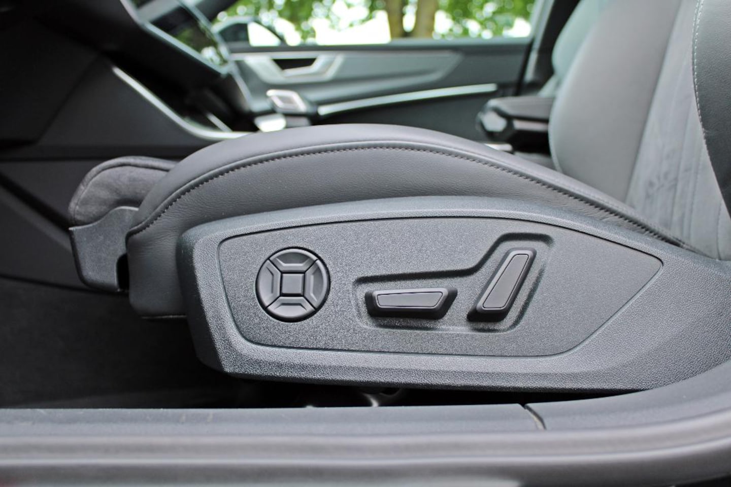 Bild über Audi A6 Avant S line 50 TDI quattro tiptronic - für weitere Informationen kontaktieren Sie den Audi Partner