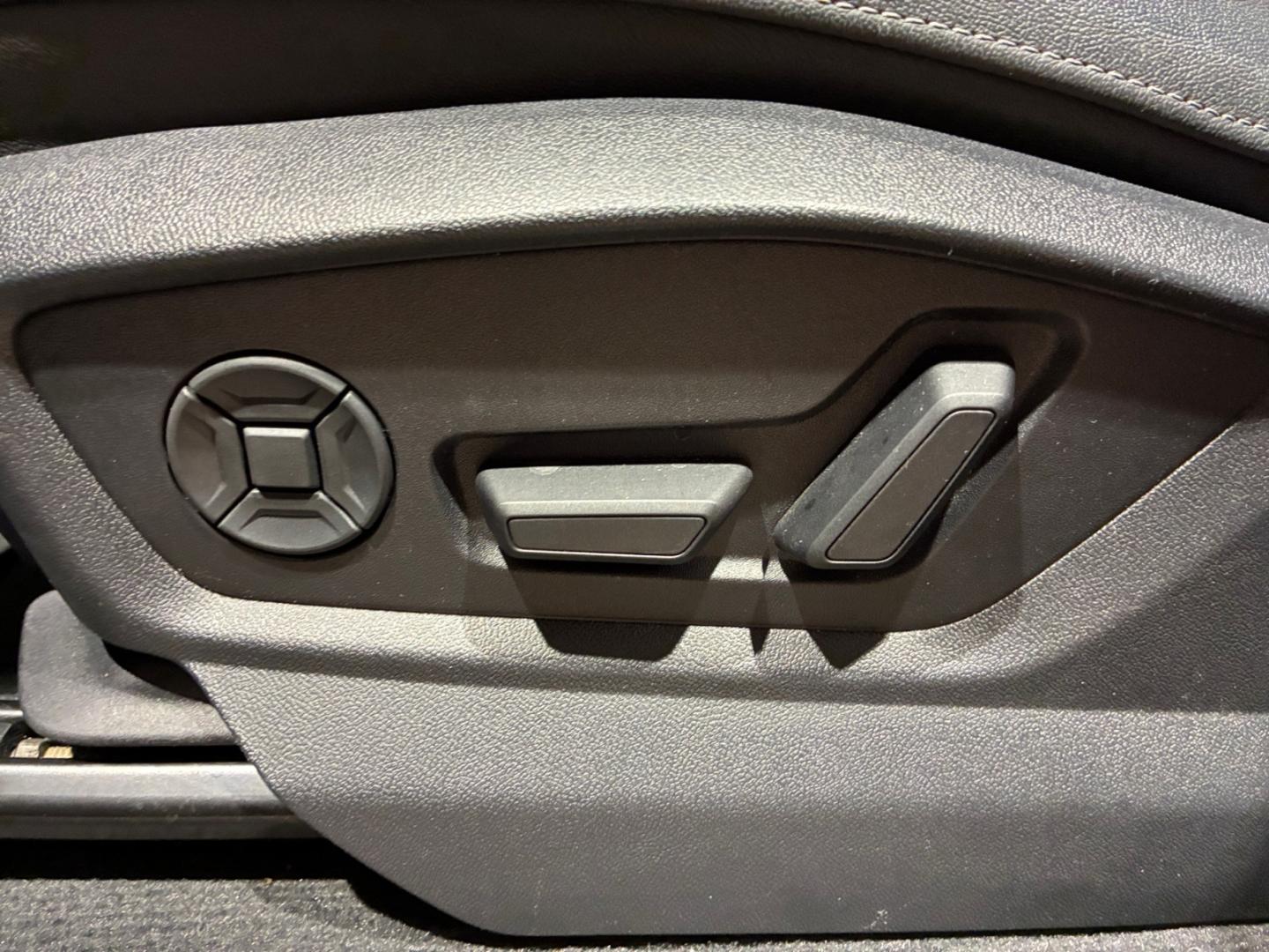 Bild som visar&nbsp;Audi Q8 TFSI e&nbsp;Q8 60 TFSI e quattro S line 462 hk tiptronic - för mer information kontakta din Audi Partner