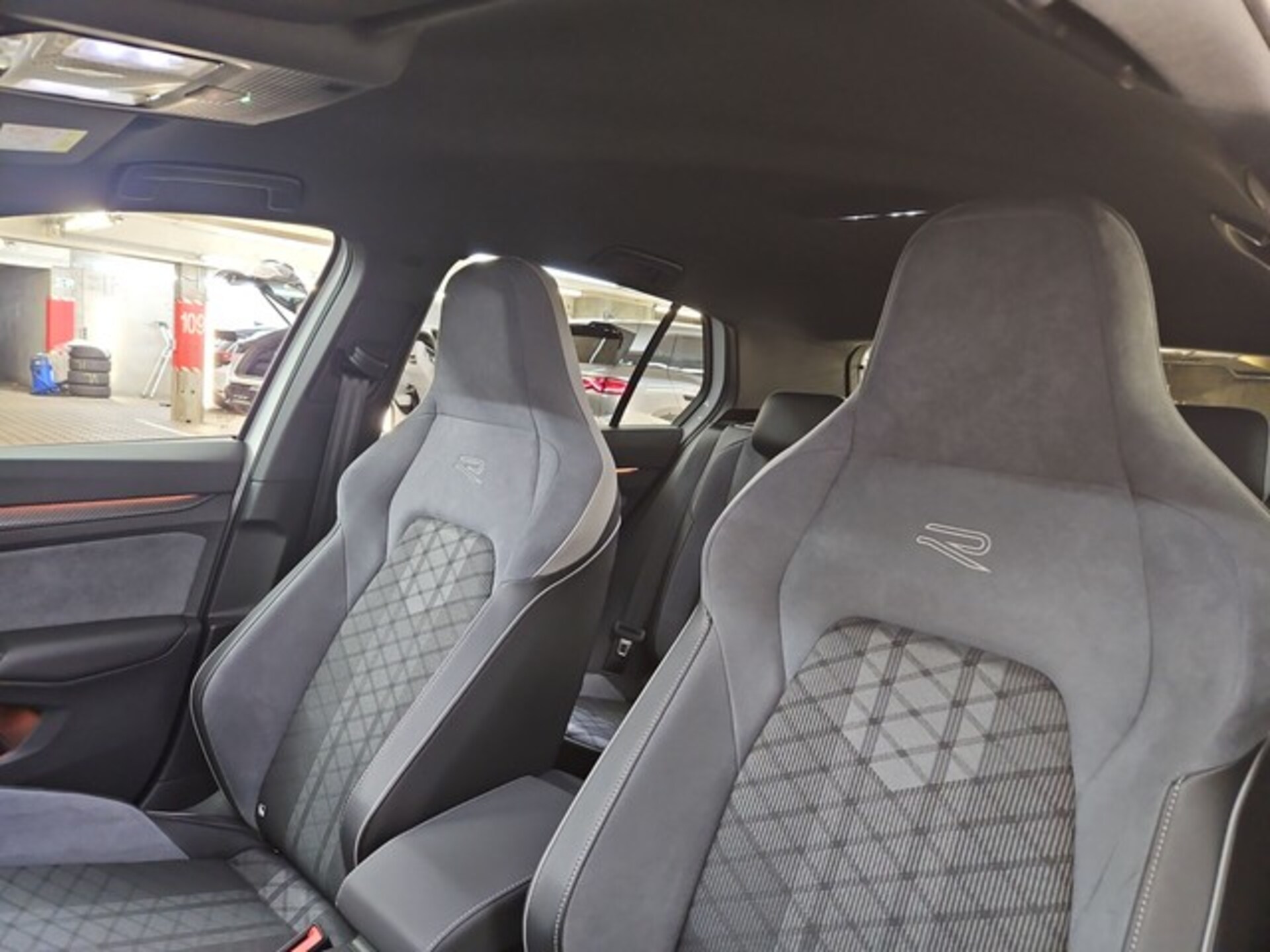 Volkswagen Golf R-Line