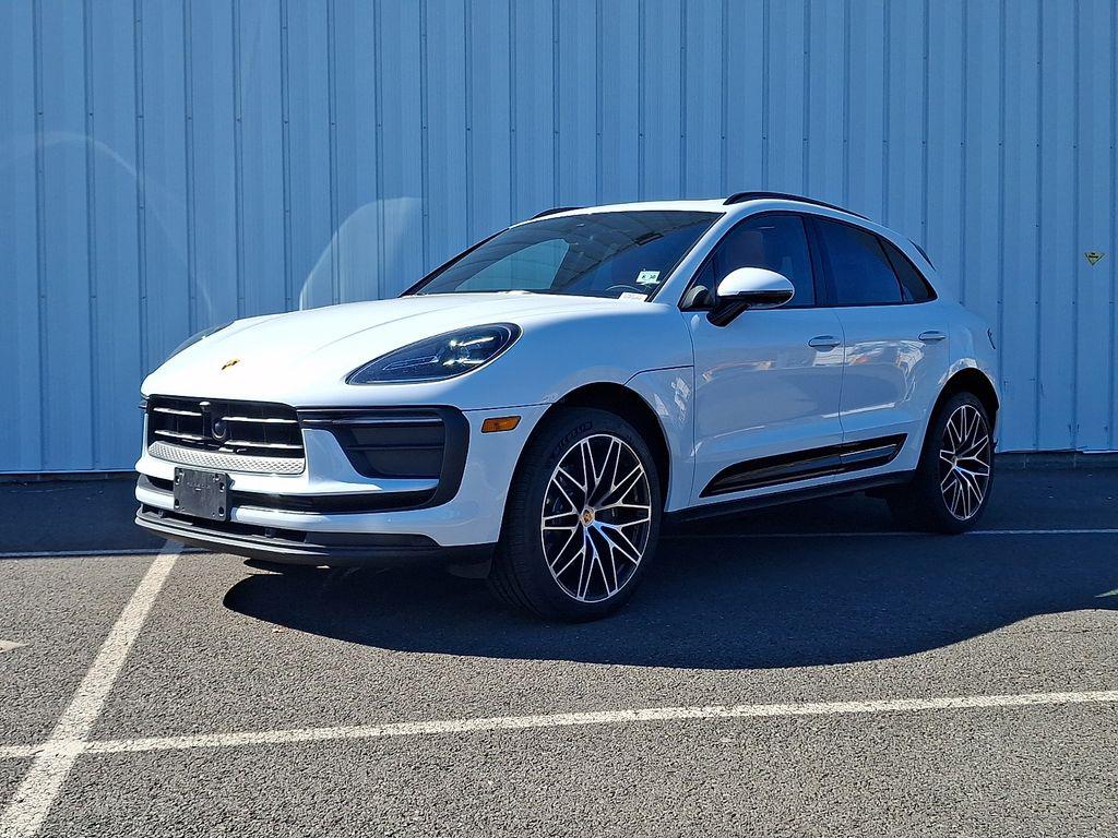 2025 Porsche Macan -'s photo