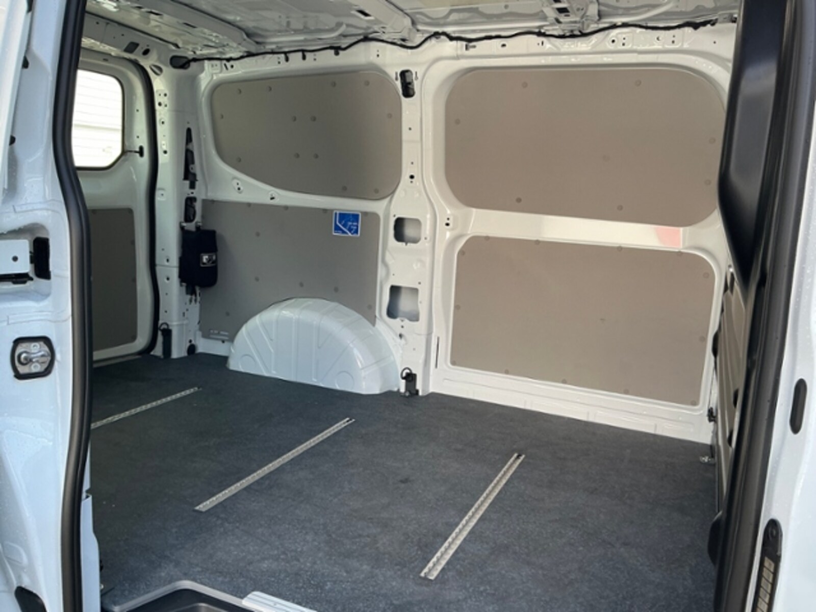 Volkswagen Transporter Kasten kurzer Radstand – Bild 10