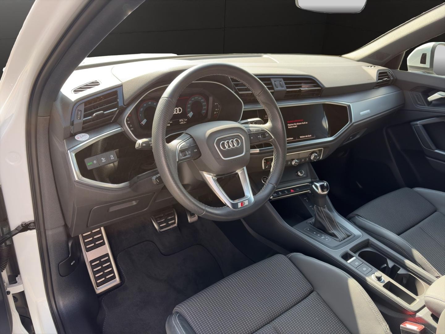 Bild über Audi Q3 Sportback 40 TFSI quattro S tronic - für weitere Informationen kontaktieren Sie den Audi Partner