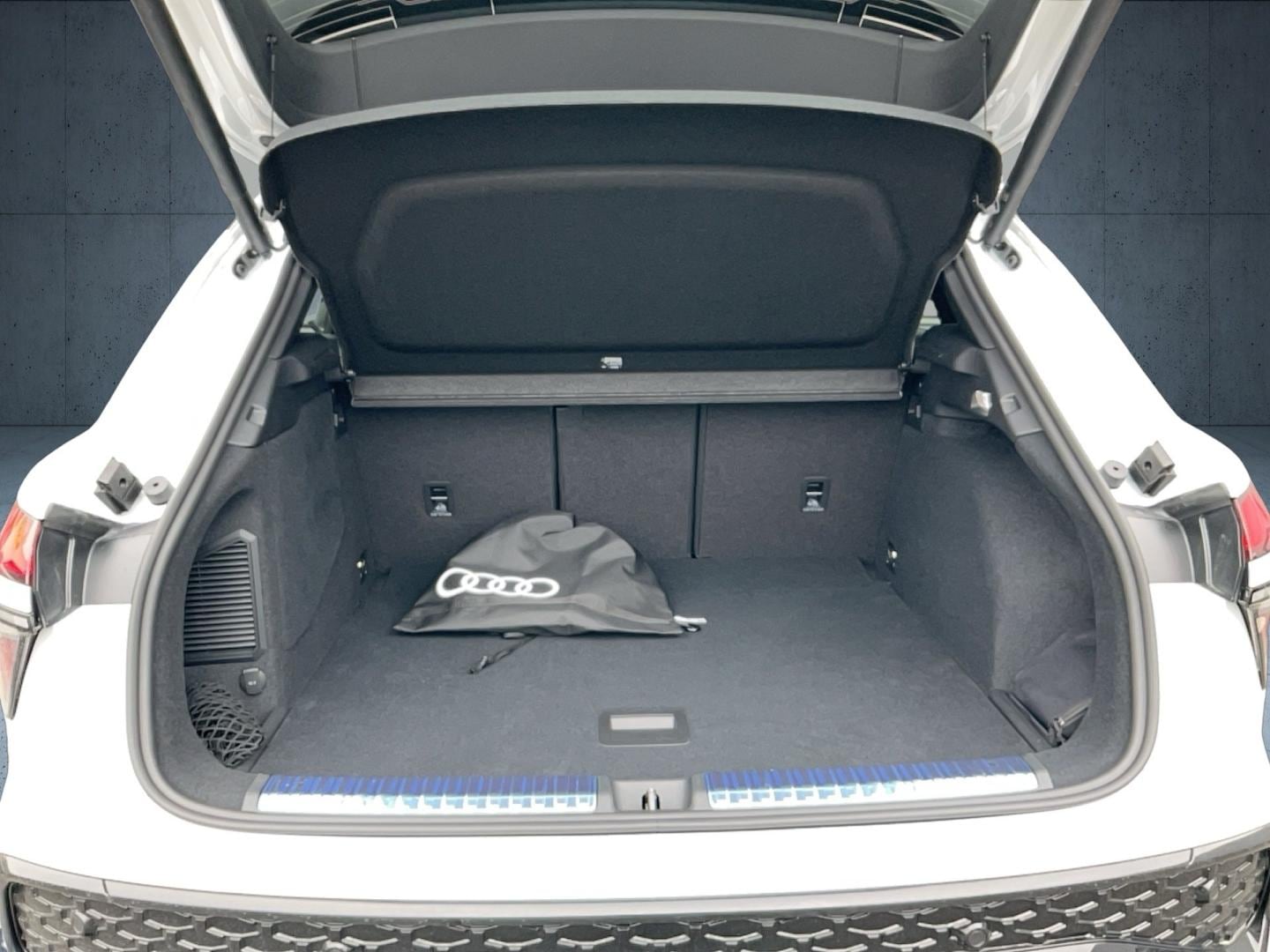Bild über Audi Q3 SUV e-hybrid e-hybrid 200 kW S tronic - für weitere Informationen kontaktieren Sie den Audi Partner