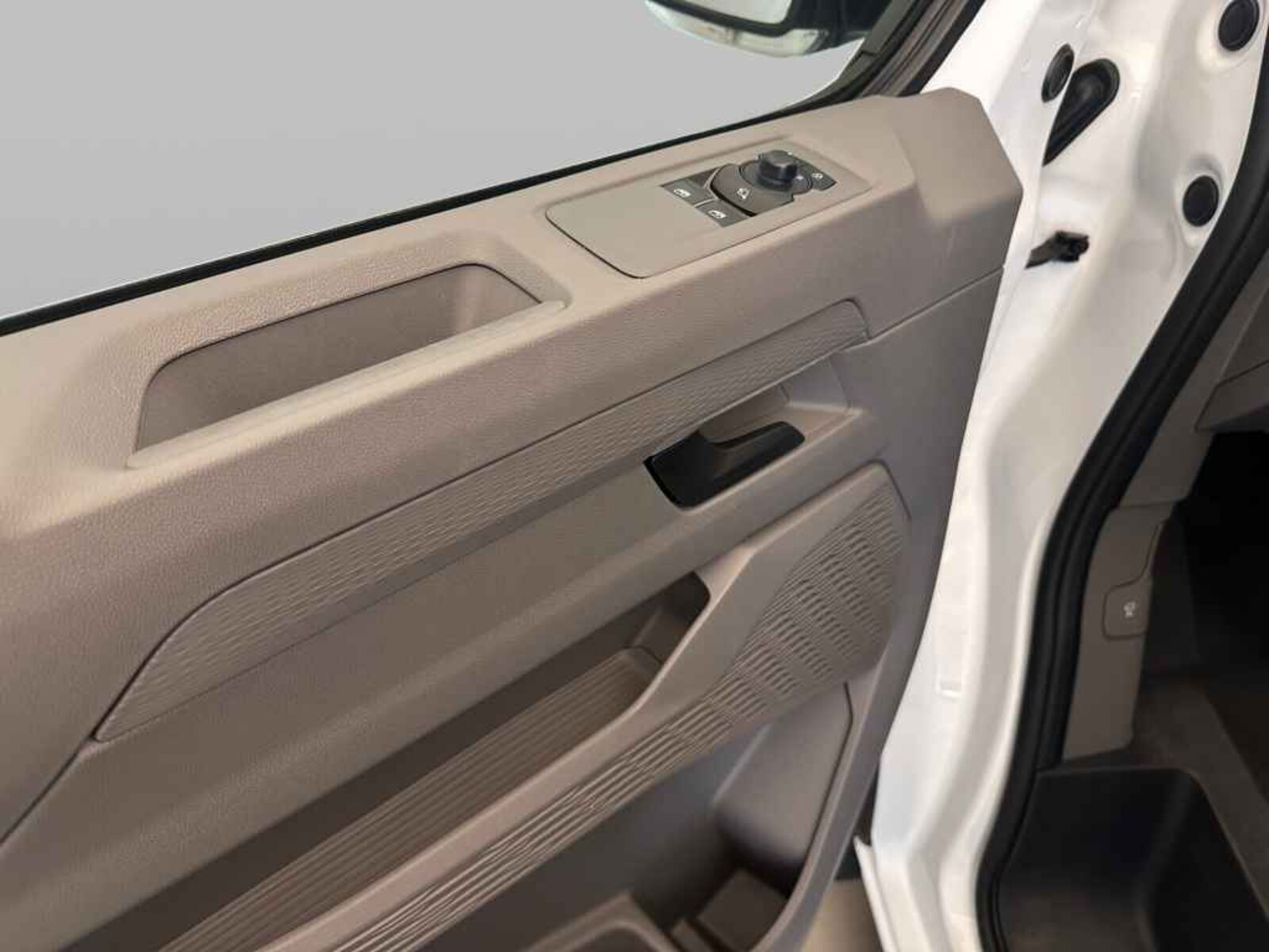 Volkswagen Transporter Kasten langer Radstand – Bild 9