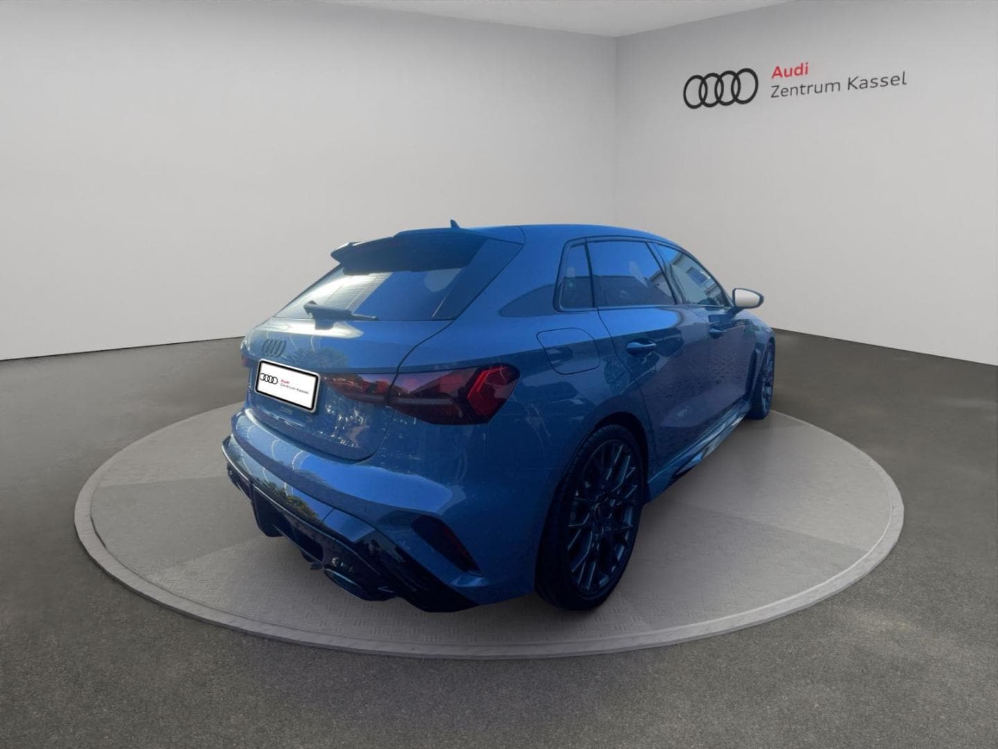 Bild über Audi RS 3 Sportback TFSI quattro 294 kW S tronic - für weitere Informationen kontaktieren Sie den Audi Partner