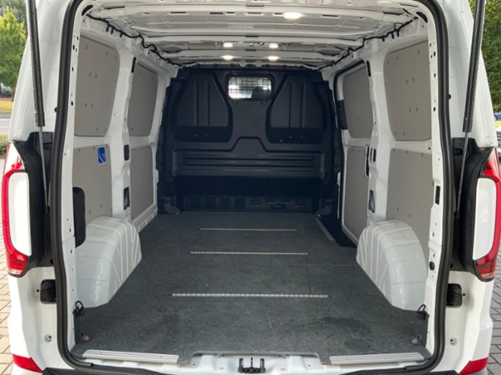 Volkswagen Transporter Kasten kurzer Radstand – Bild 11