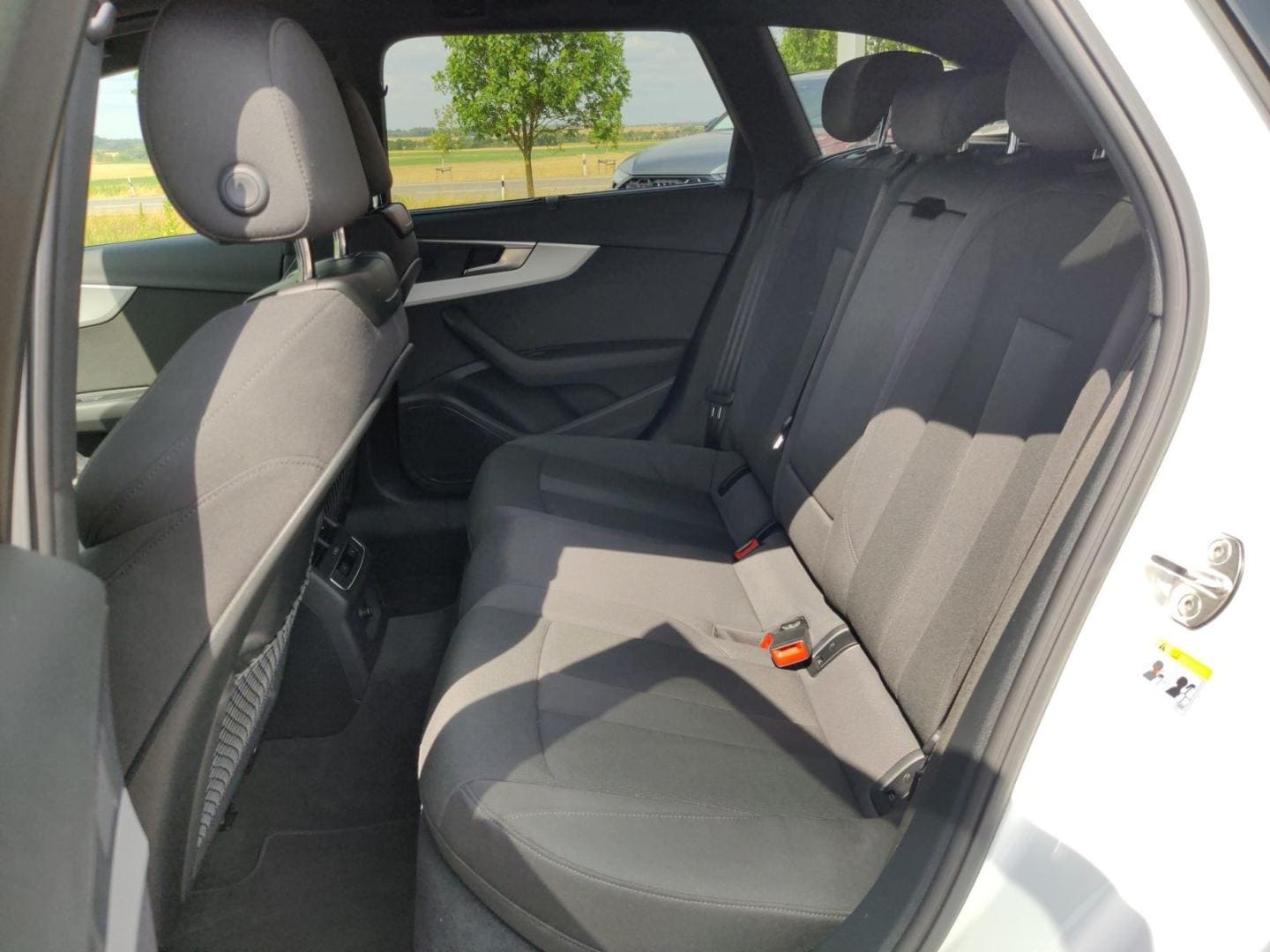 Bild über Audi A4 Avant S line 50 TDI quattro tiptronic - für weitere Informationen kontaktieren Sie den Audi Partner