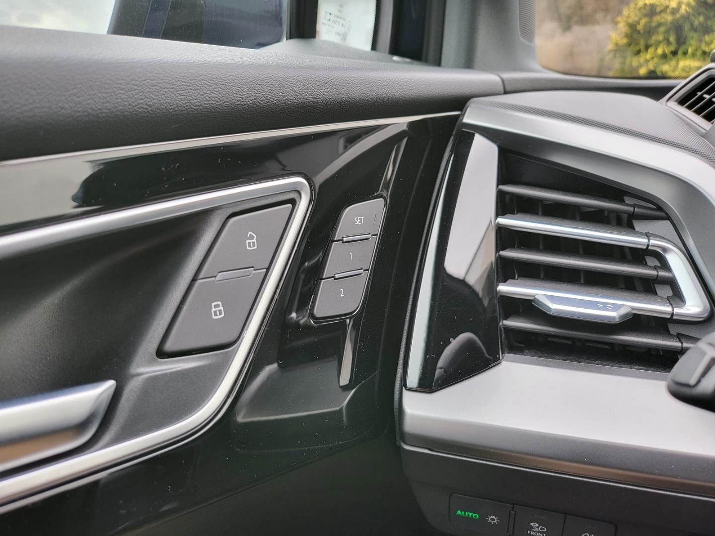 Bild über Audi Q4 e-tron 40 e-tron 150,00 kW - for more details contact your dealer