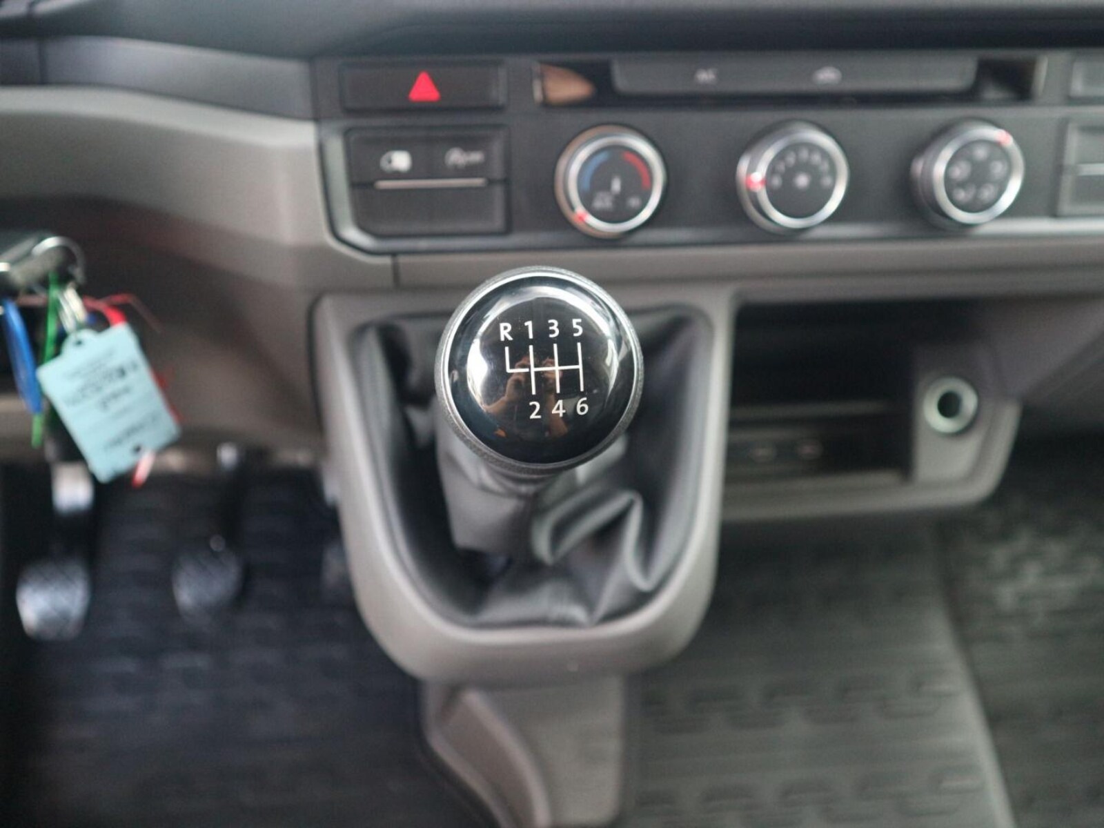 Volkswagen Crafter Kasten langer Radstand – Bild 10
