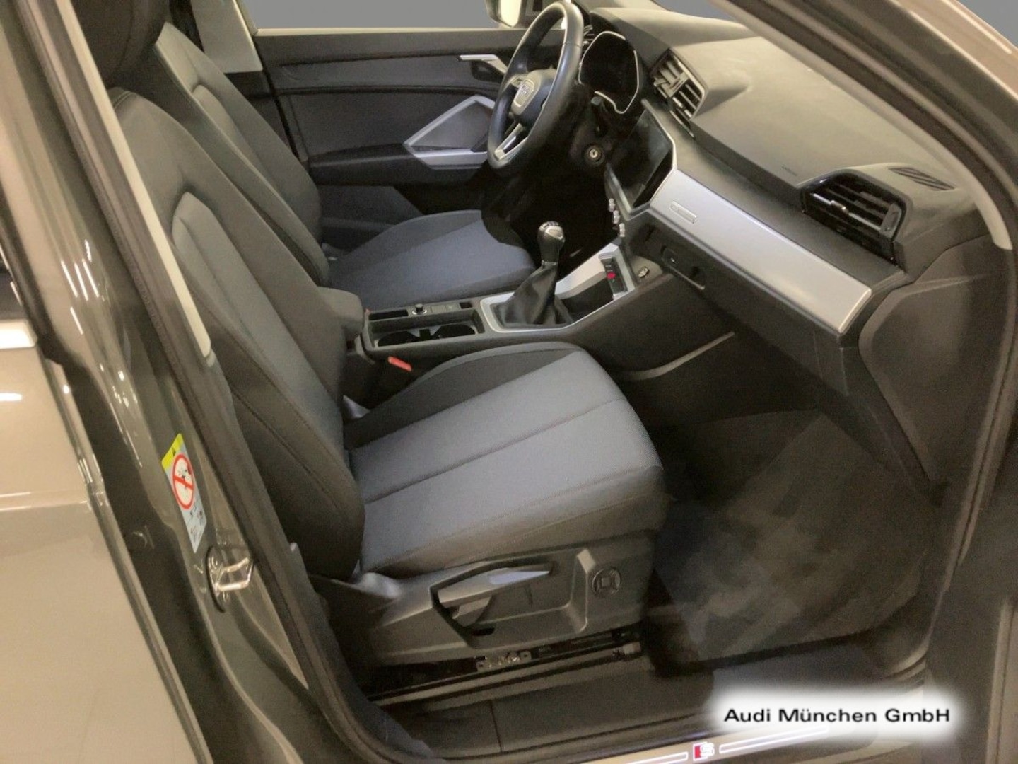 Bild über Audi Q3 S line 35 TFSI Schaltgetriebe - für weitere Informationen kontaktieren Sie den Audi Partner