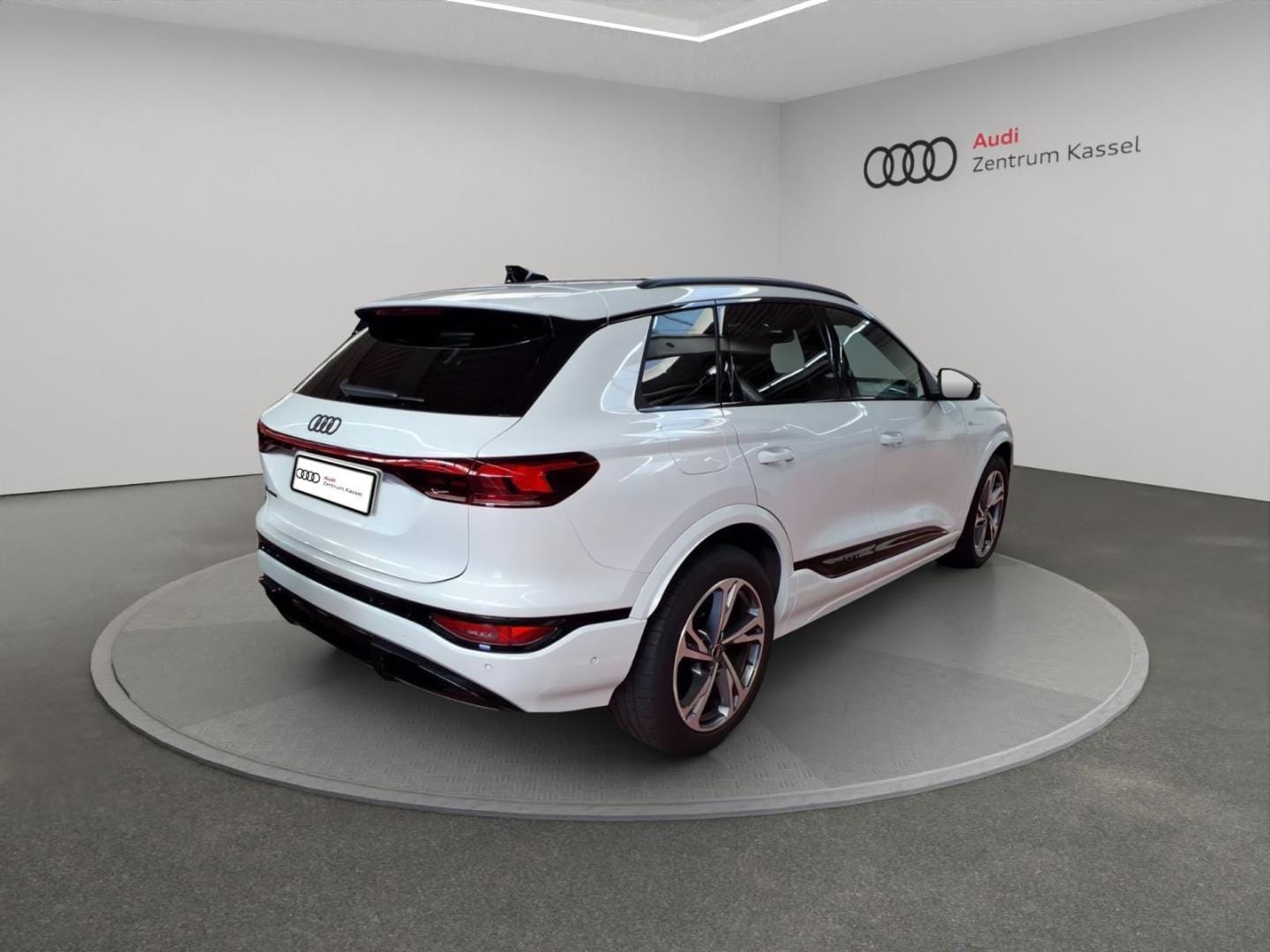Bild über Audi Q6 SUV e-tron S line business e-tron performance 225 kW - für weitere Informationen kontaktieren Sie den Audi Partner