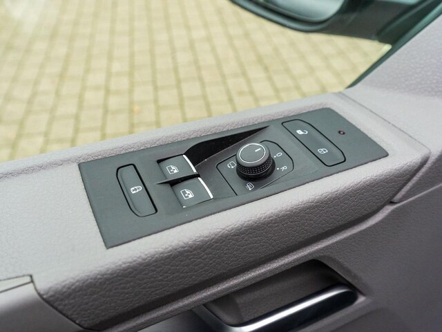 Volkswagen T6.1 Caravelle larger