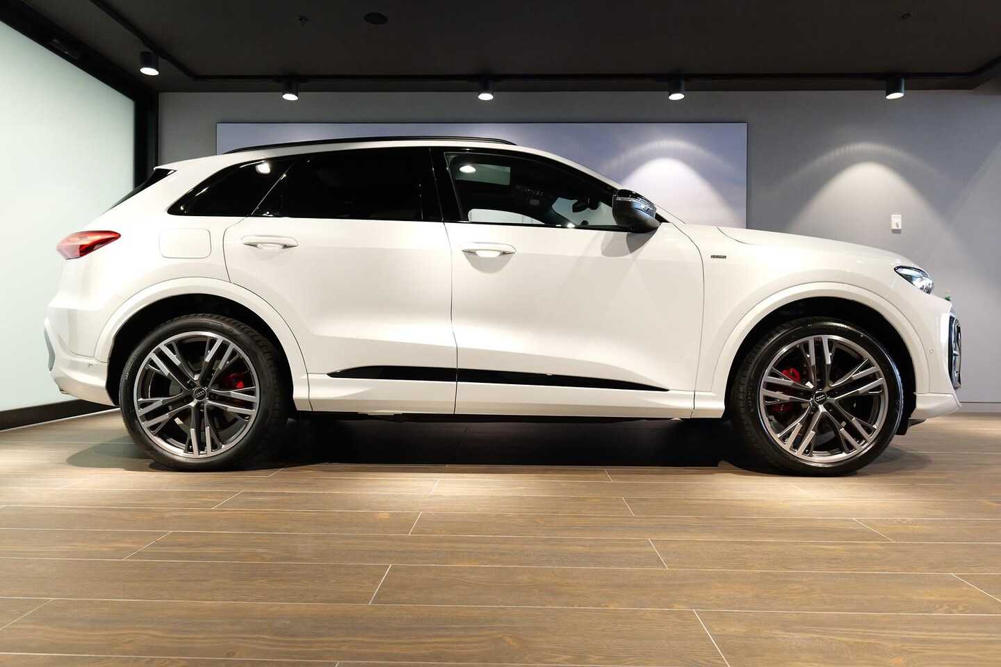 Image about Audi Q5 SUV e-hybrid quattro S tronic
