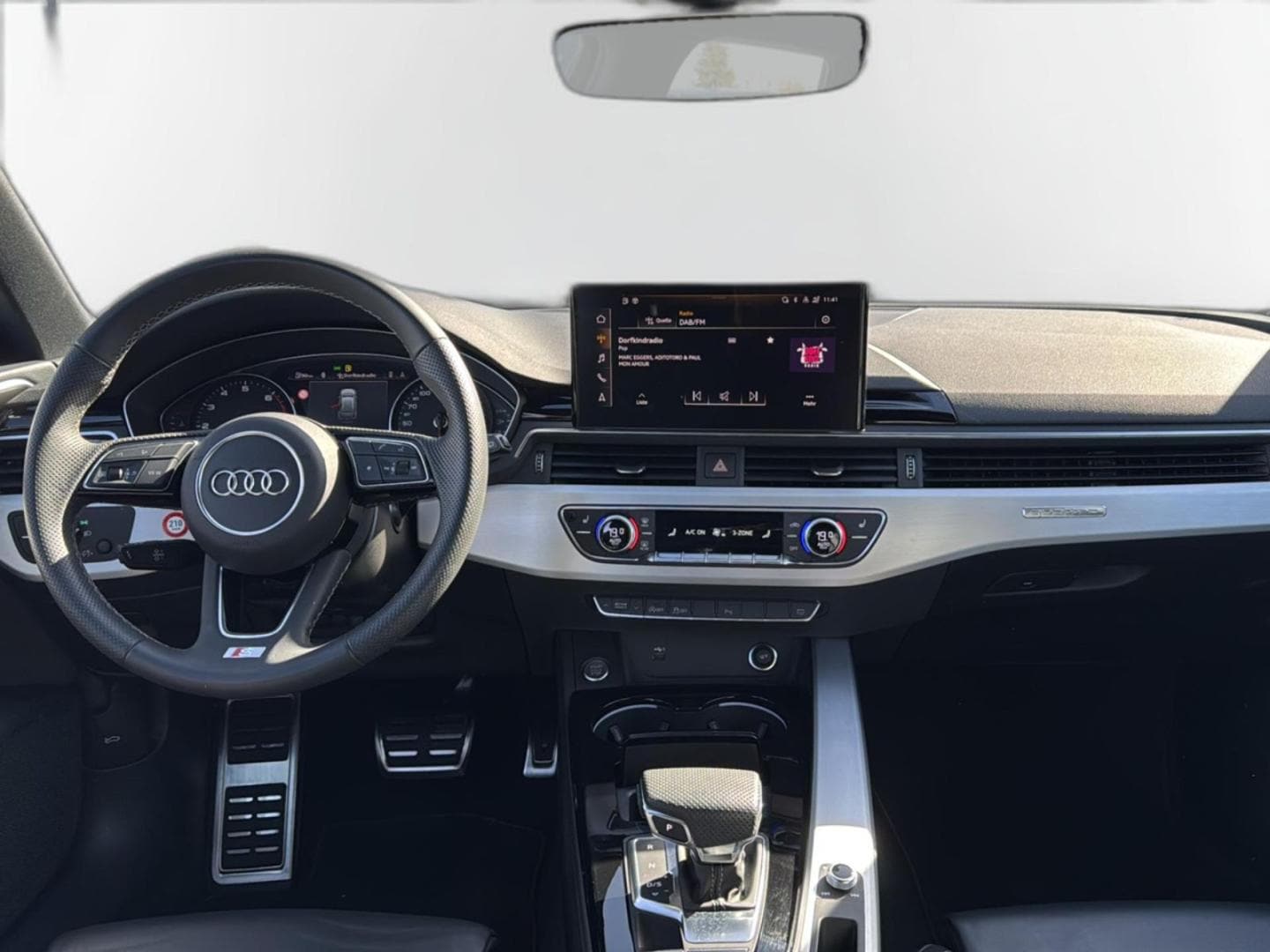 Bild über Audi A4 Avant S line 40 TFSI quattro S tronic - für weitere Informationen kontaktieren Sie den Audi Partner