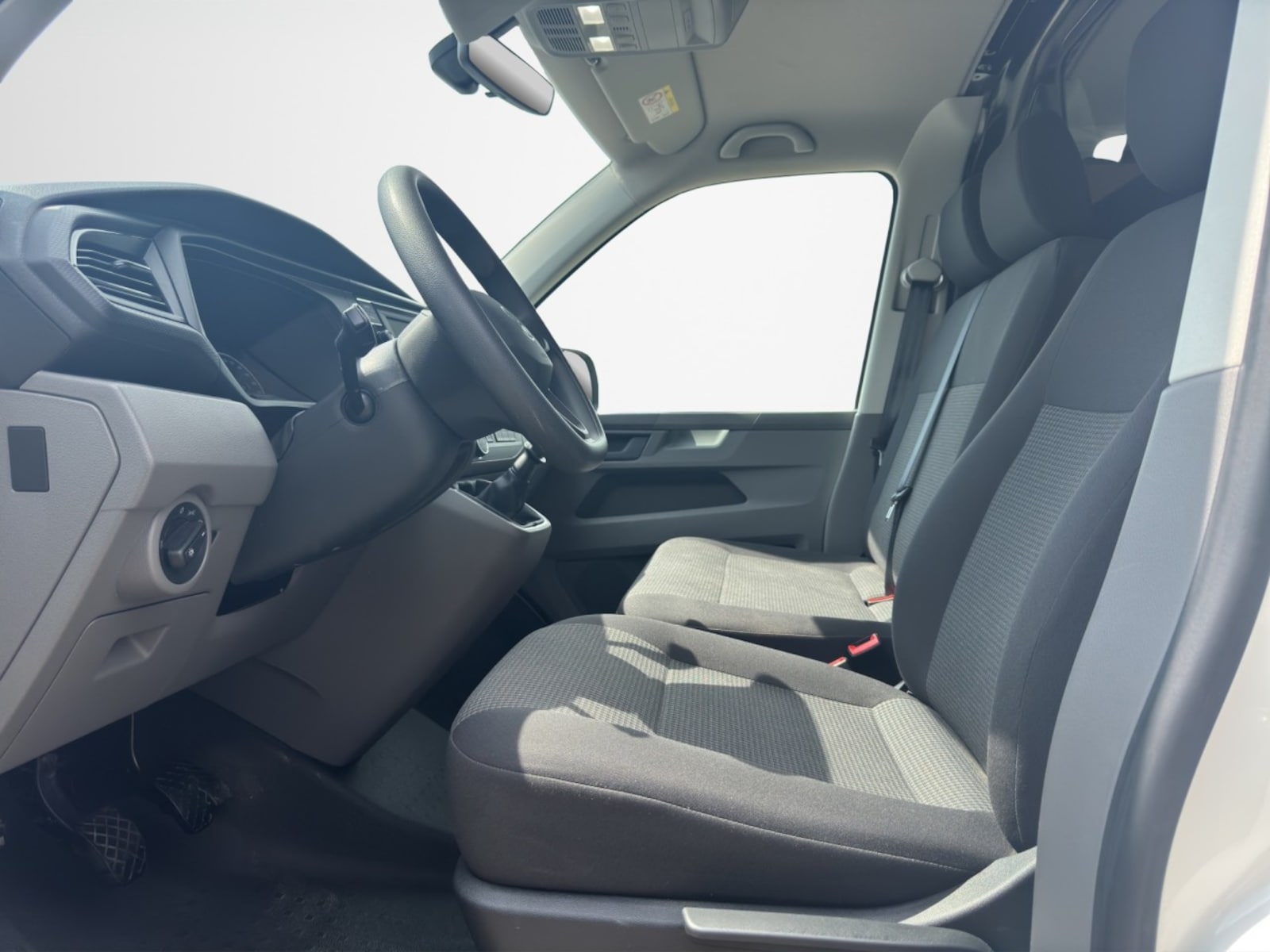 Volkswagen T6.1 Transporter Kasten langer Radstand – Bild 9