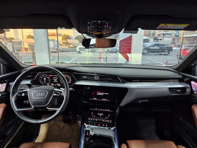 Audi Q8 e-tron 55 quattro Premium kW 8