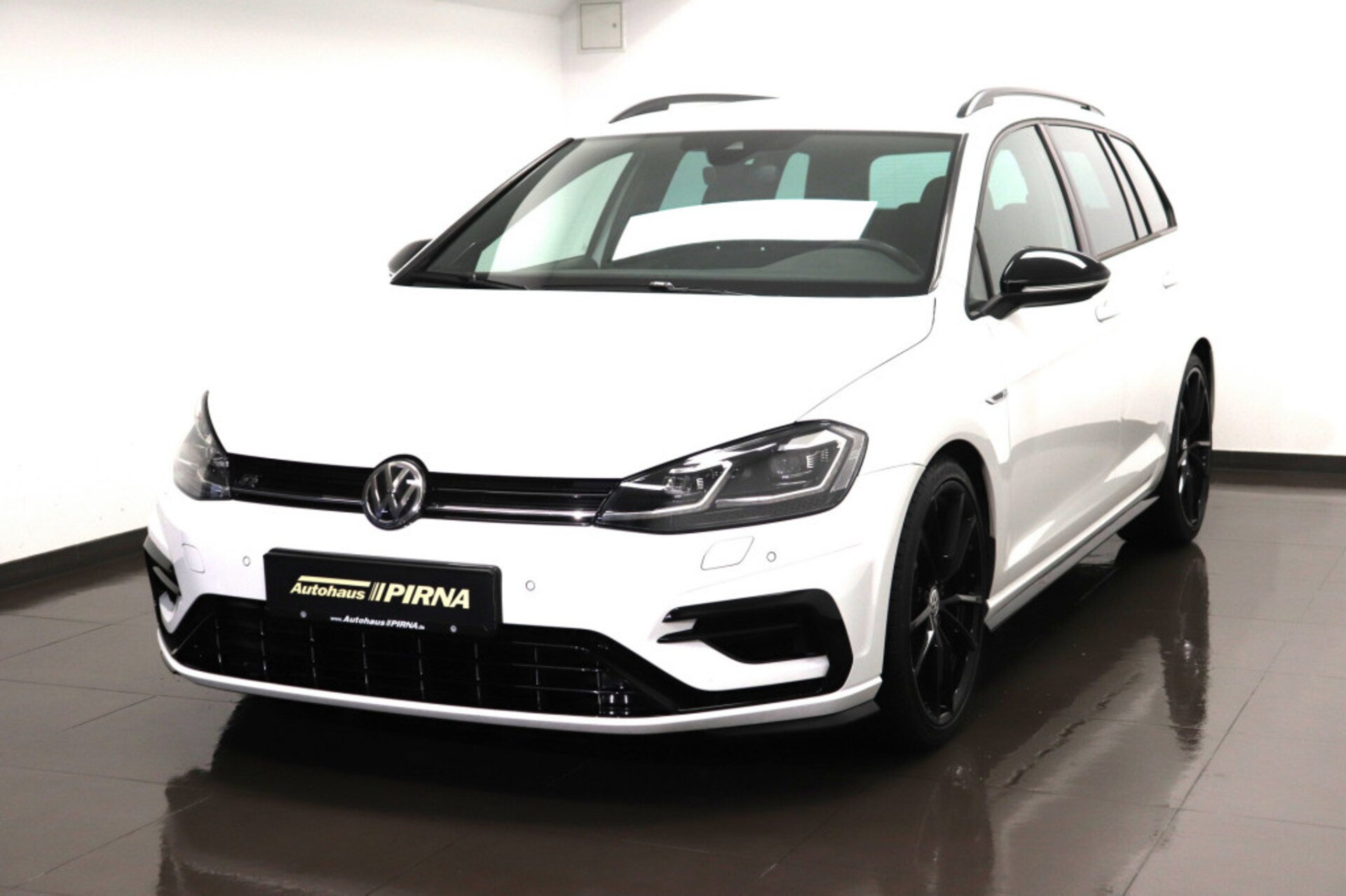 Volkswagen Golf Variant R
