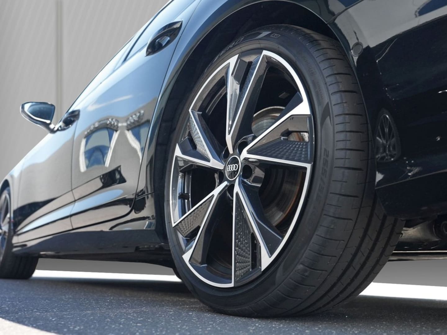 Bild über Audi A6 Avant S line 40 TDI quattro S tronic - für weitere Informationen kontaktieren Sie den Audi Partner