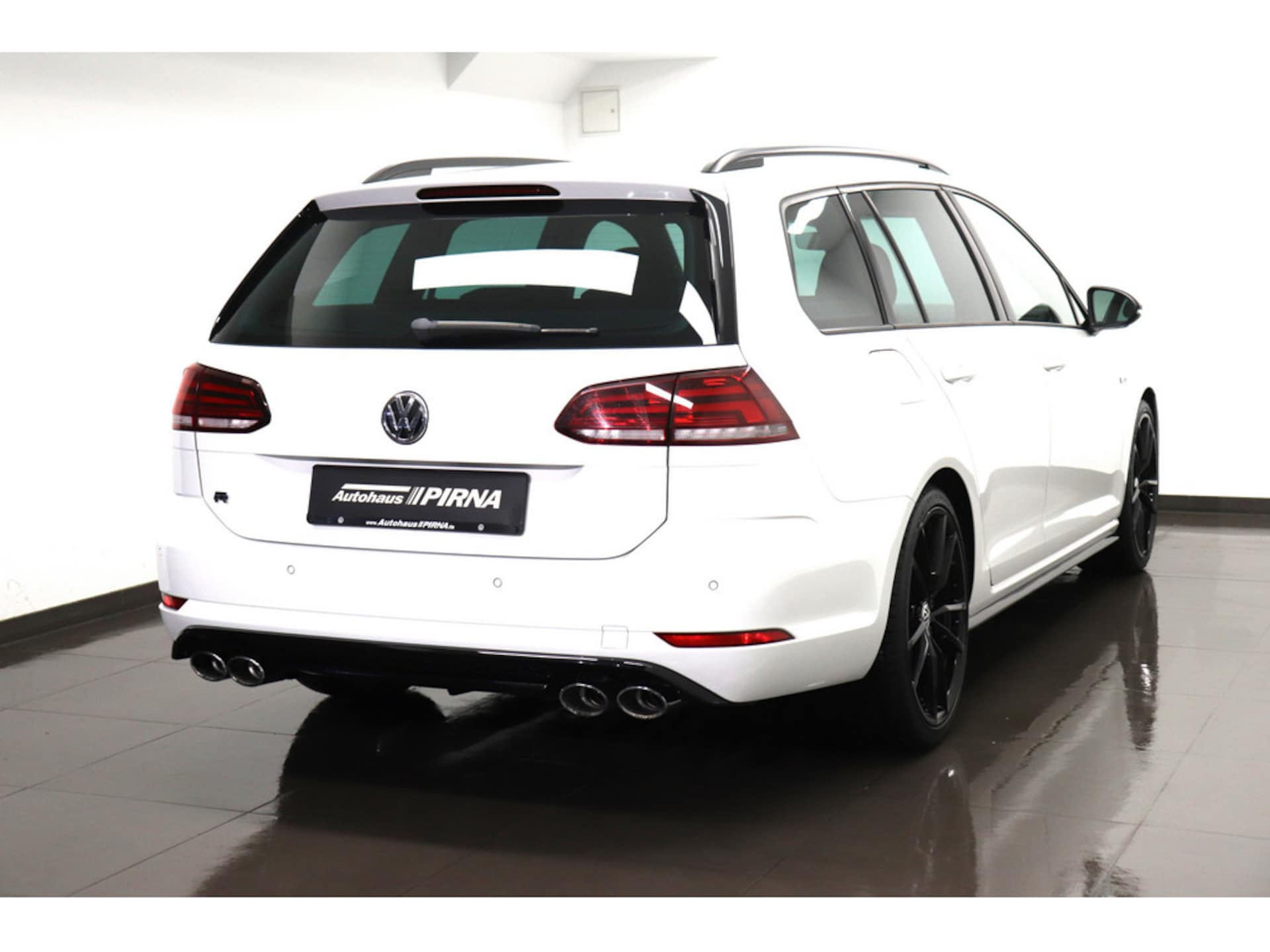 Volkswagen Golf Variant R