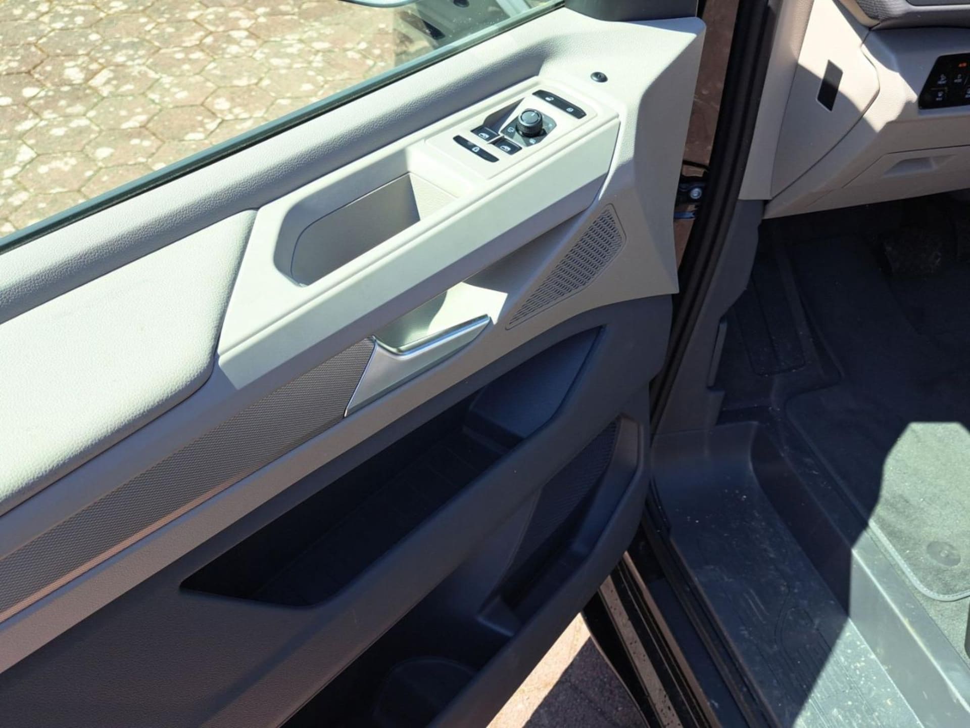 Volkswagen Multivan Langversion Basis-Modell