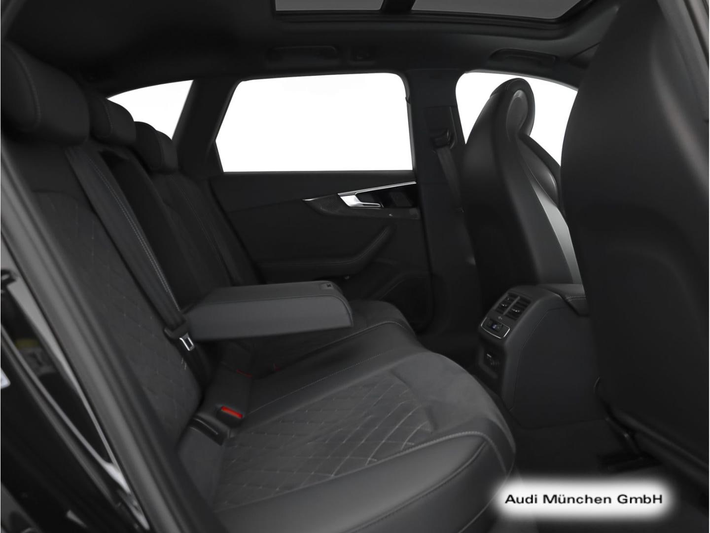 Bild über Audi RS 4 Avant TFSI quattro tiptronic - für weitere Informationen kontaktieren Sie den Audi Partner