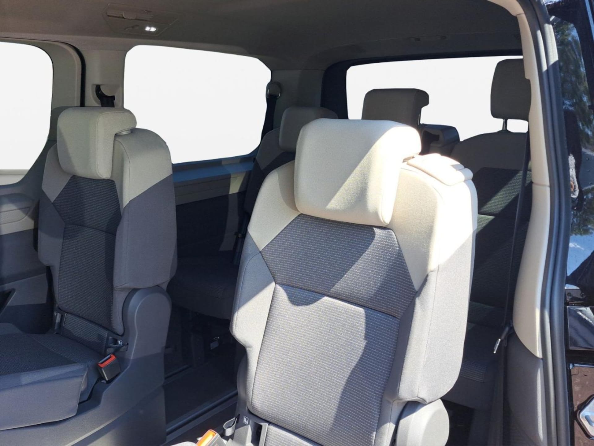 Volkswagen Multivan Langversion Basis-Modell
