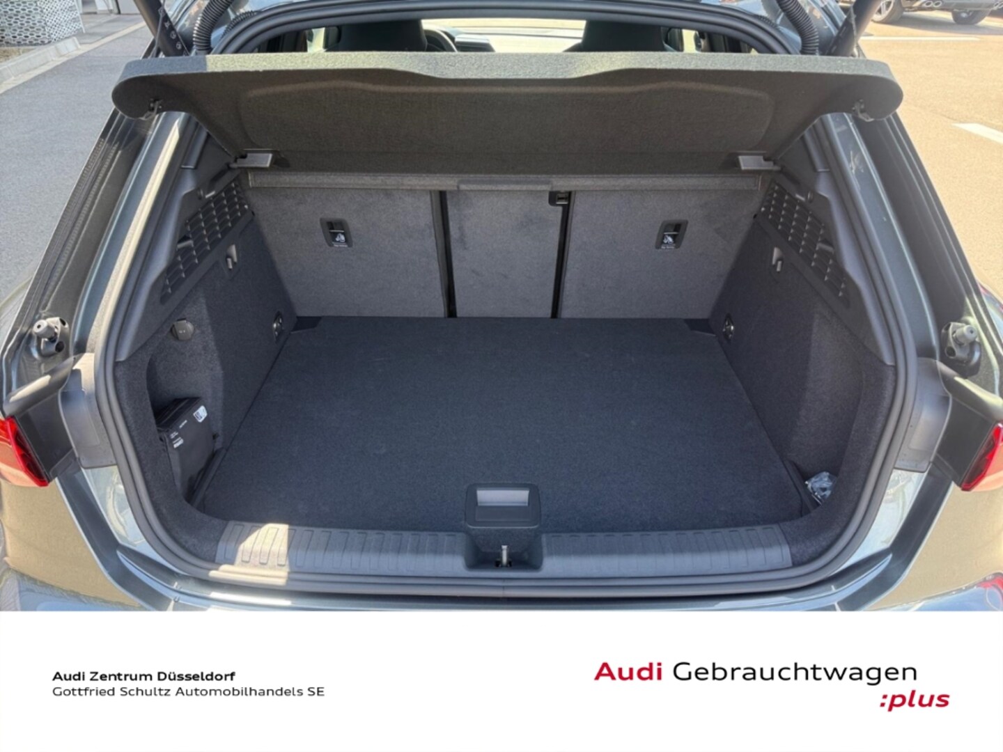 Bild über Audi RS 3 Sportback TFSI quattro 294 kW S tronic - für weitere Informationen kontaktieren Sie den Audi Partner