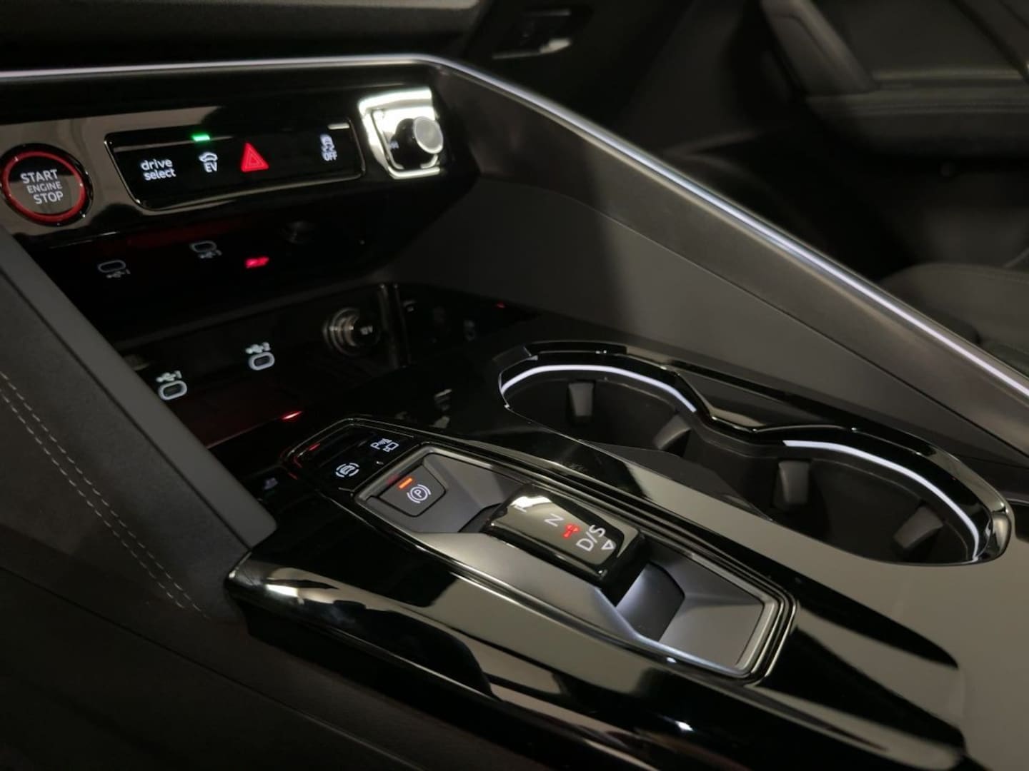 Bild über Audi Q5 Sportback e-hybrid e-hybrid quattro 270 kW S tronic - für weitere Informationen kontaktieren Sie den Audi Partner