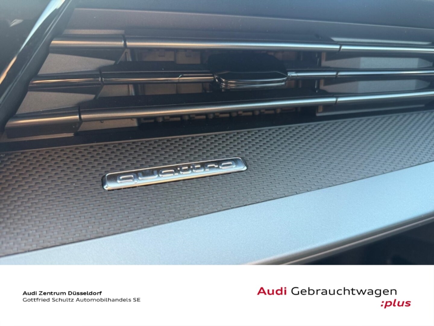 Bild über Audi RS 3 Sportback TFSI quattro 294 kW S tronic - für weitere Informationen kontaktieren Sie den Audi Partner