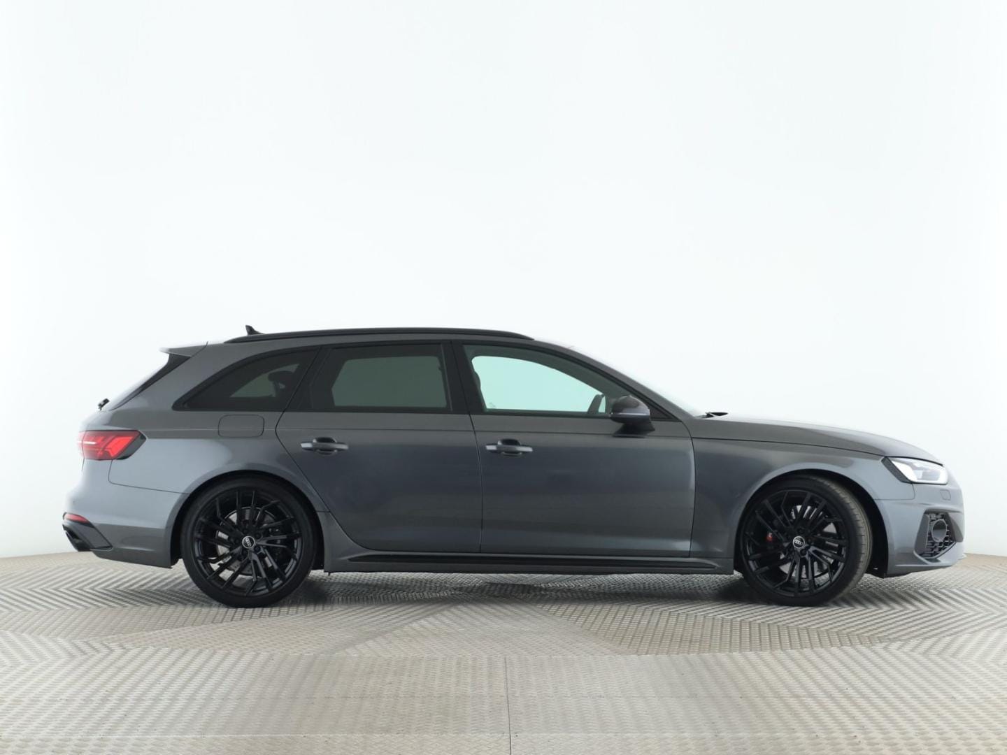 Image about Audi RS 4 Avant TFSI quattro tiptronic