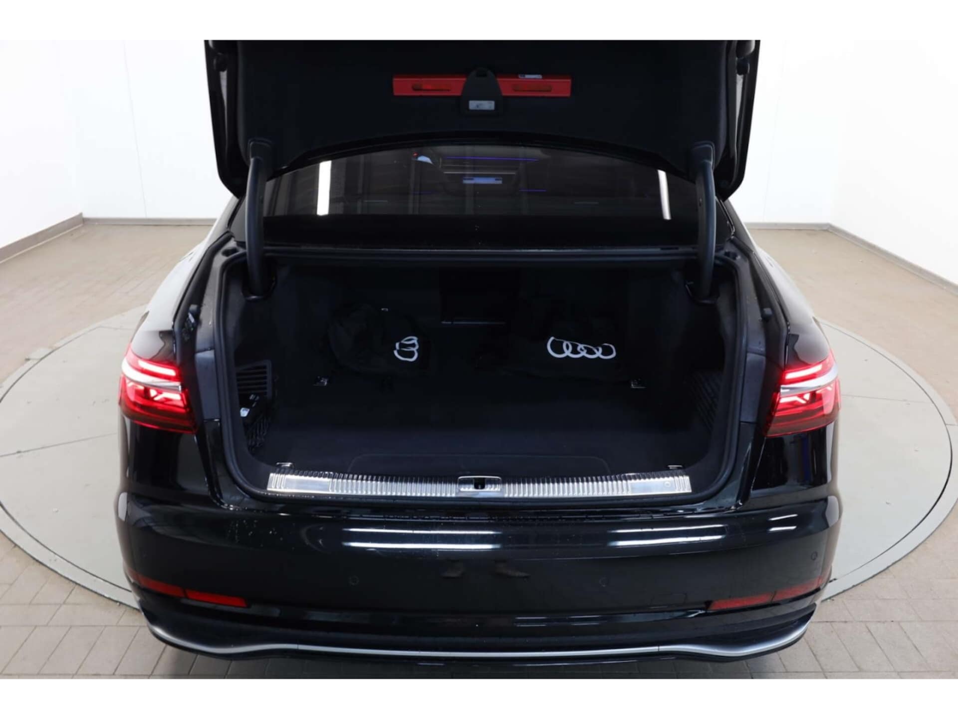 Audi A8 TFSI e