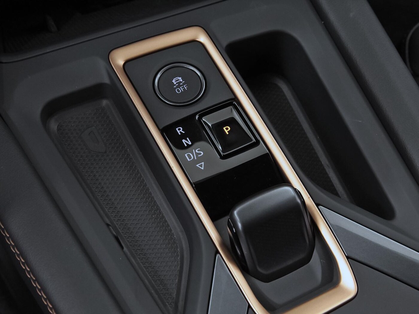 CUPRA Leon Sportstourer 1.5 eTSI DSG 110 kW (150 CV) — photo 32