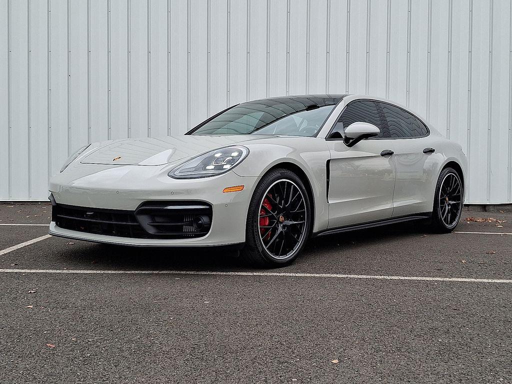 2023 Porsche Panamera 4S's photo