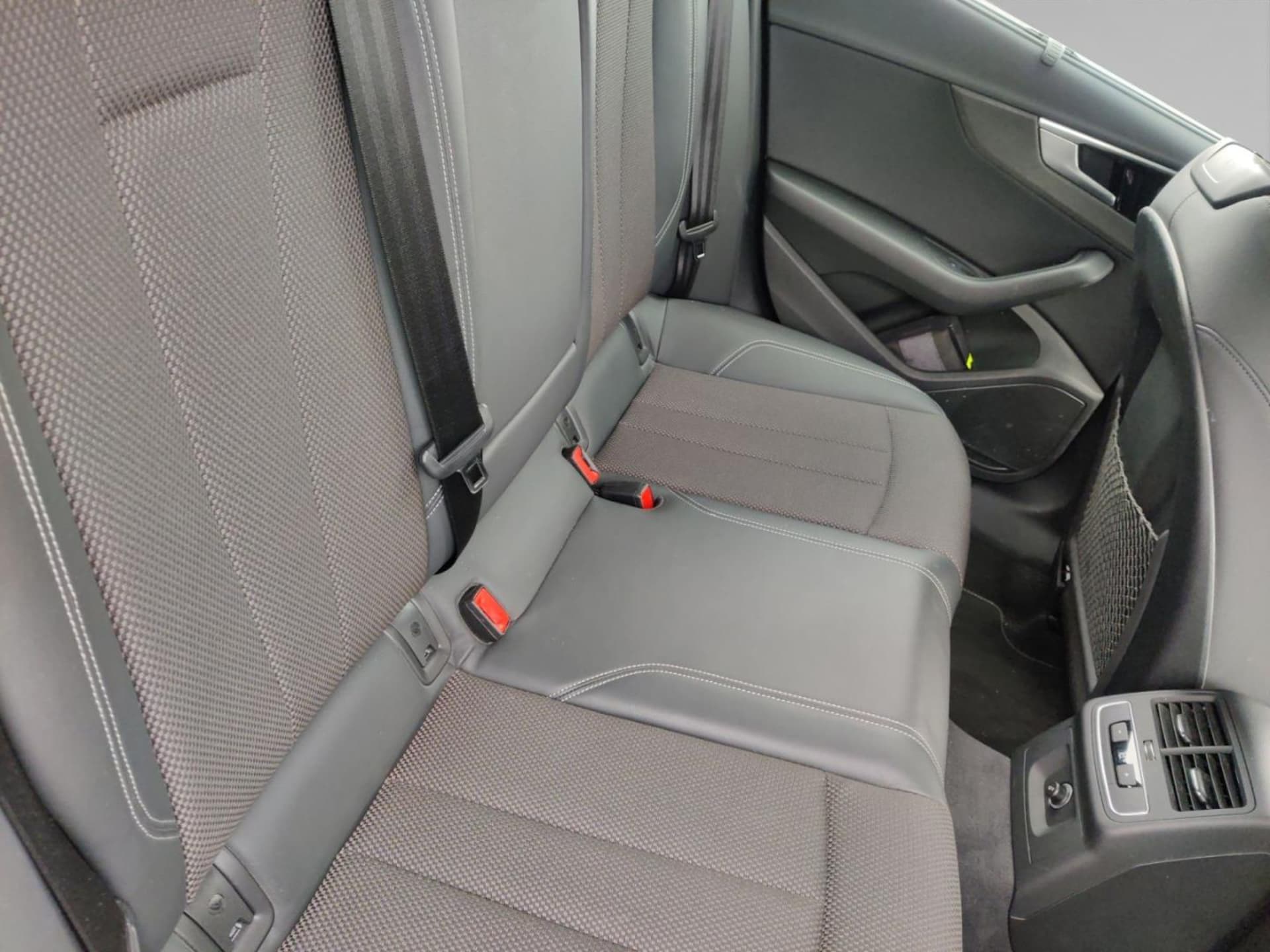 Audi A4 Avant S line