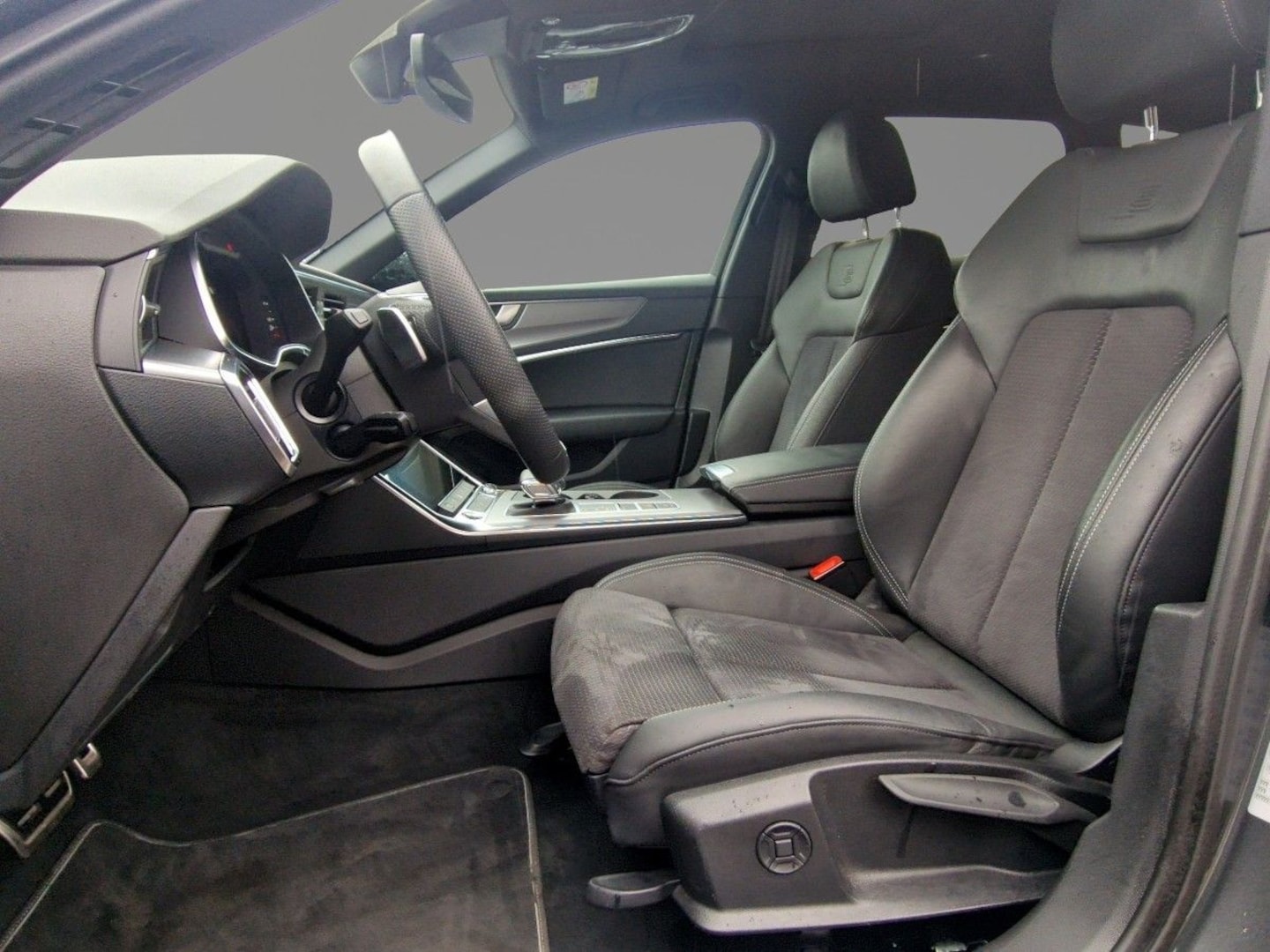 Bild über Audi A6 Avant TFSI e S line 55 TFSI e quattro S tronic - für weitere Informationen kontaktieren Sie den Audi Partner