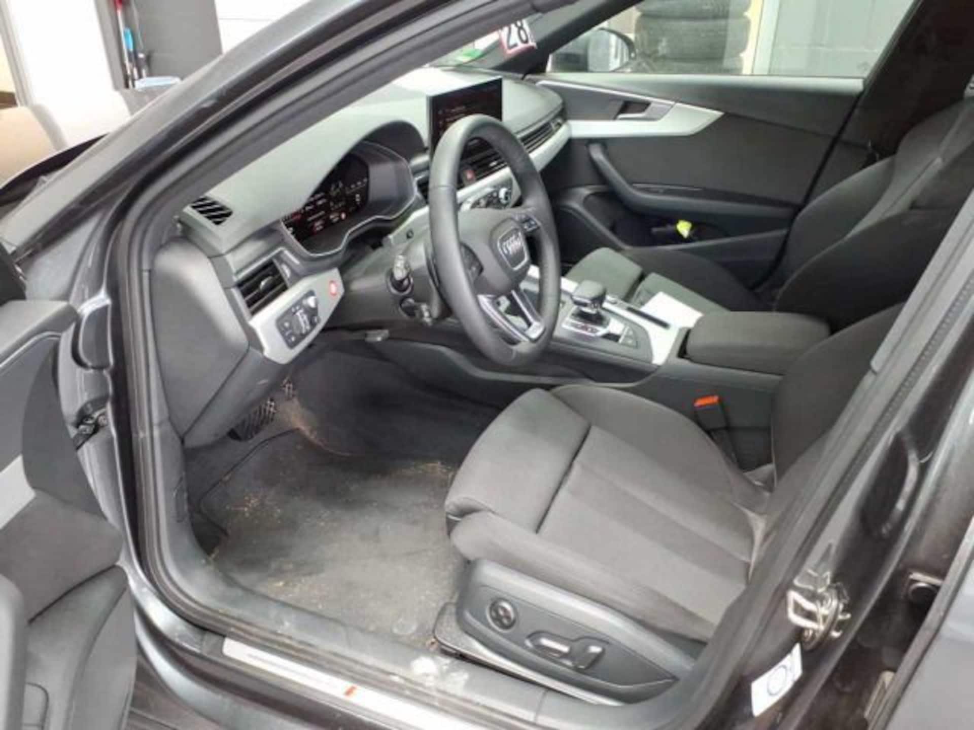 Audi A4 Avant S line