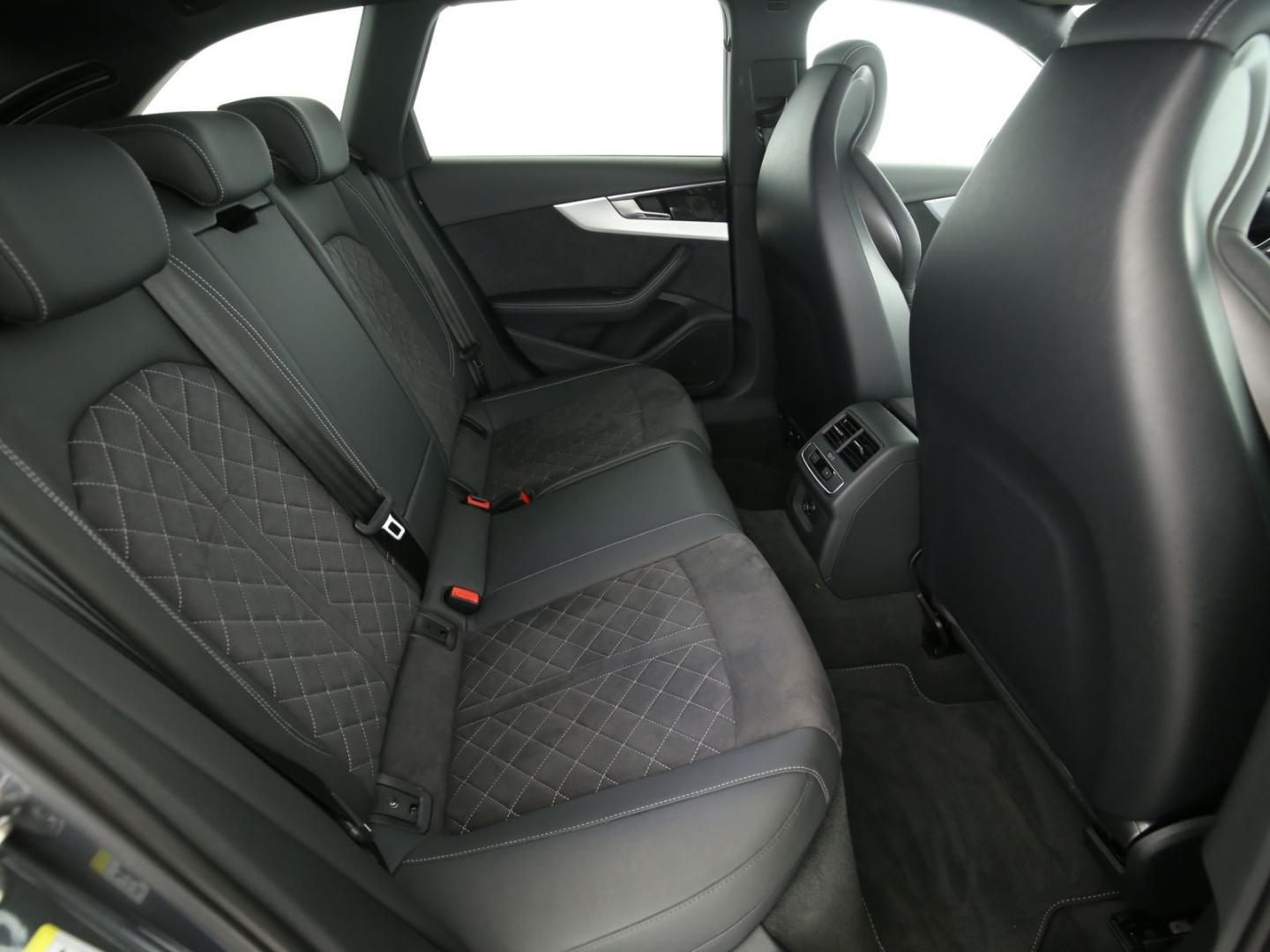 Image about Audi RS 4 Avant TFSI quattro tiptronic