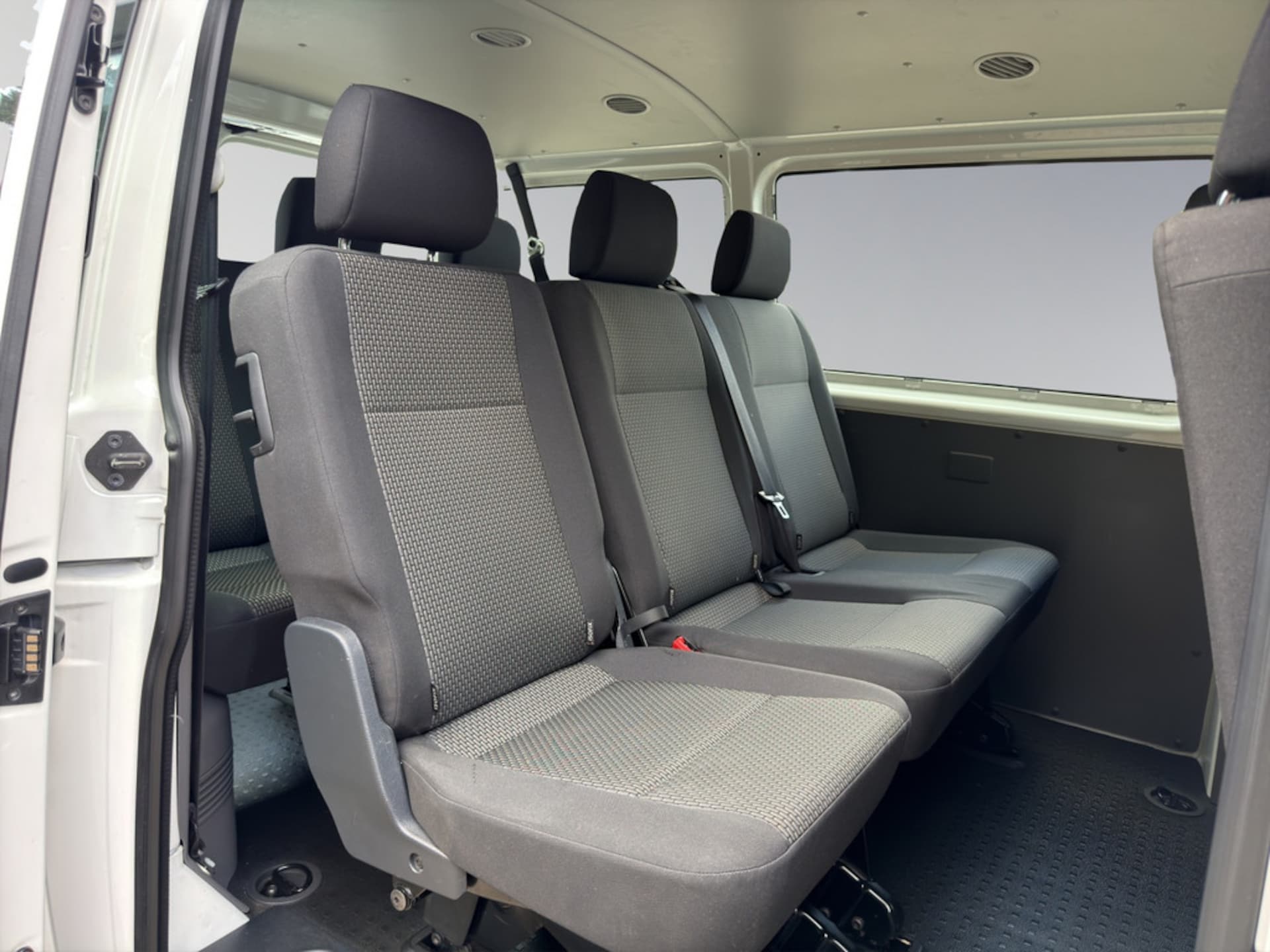 Volkswagen T6.1 Transporter Kombi kurzer Radstand