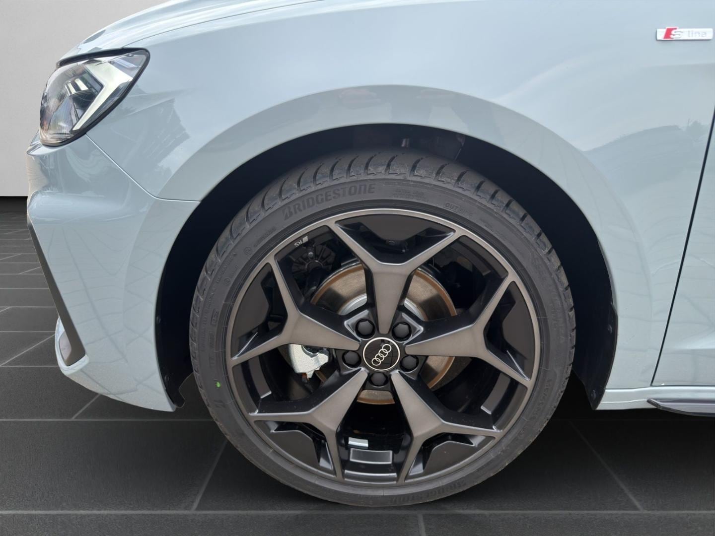 Bild über Audi A1 Sportback S line 30 TFSI S tronic - für weitere Informationen kontaktieren Sie den Audi Partner