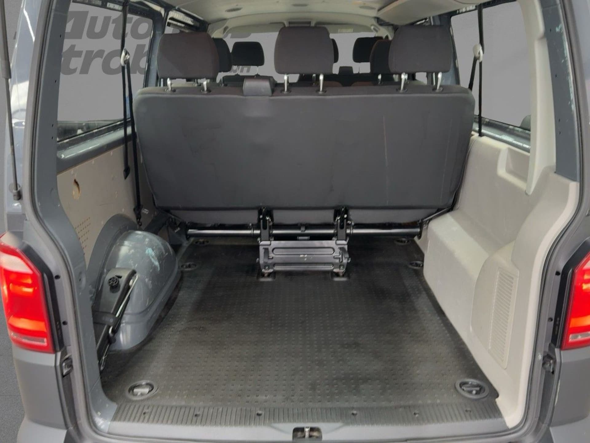 Volkswagen T6 Transporter Kombi langer Radstand