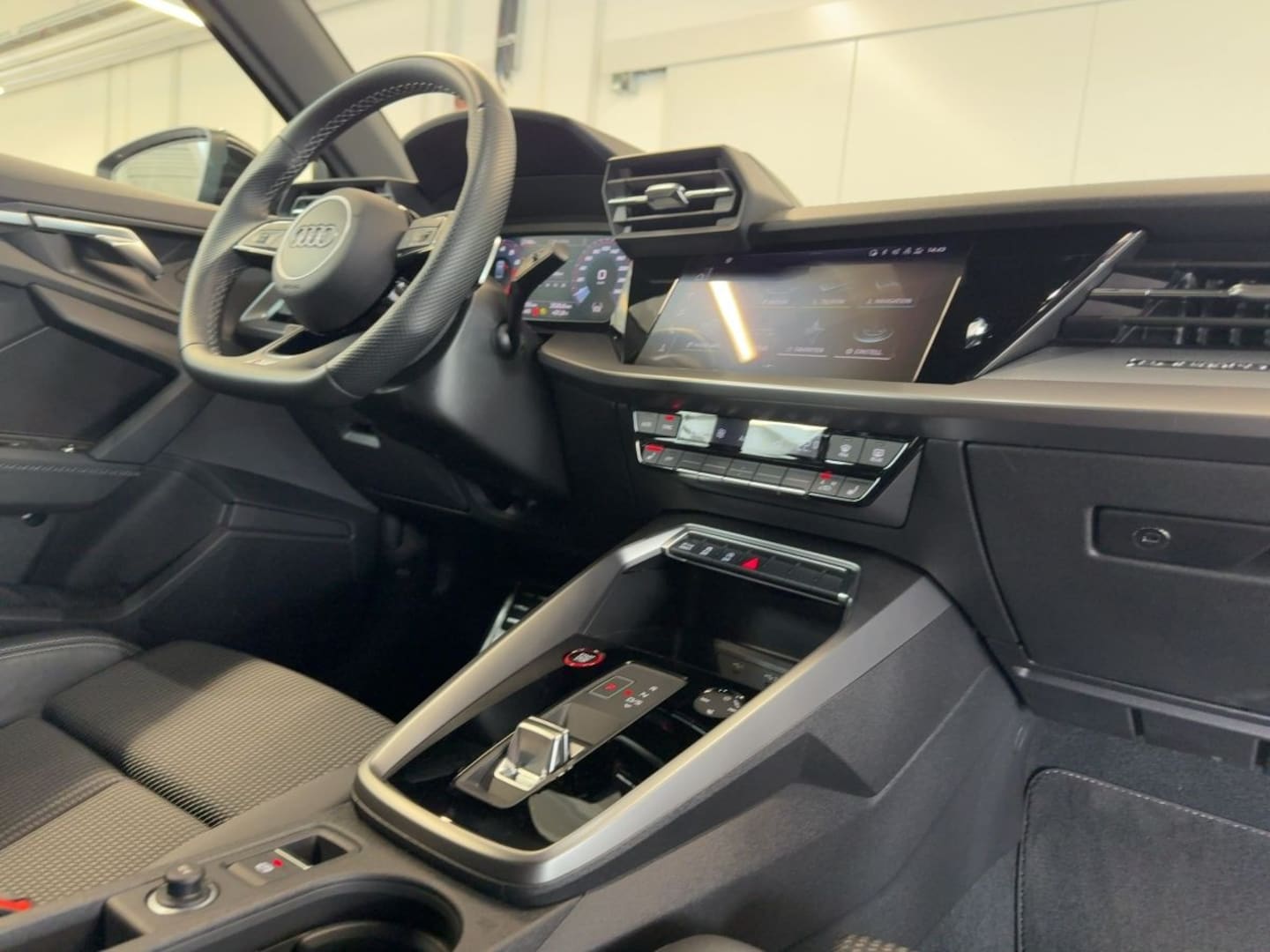 Bild über Audi S3 Limousine TFSI quattro S tronic - für weitere Informationen kontaktieren Sie den Audi Partner