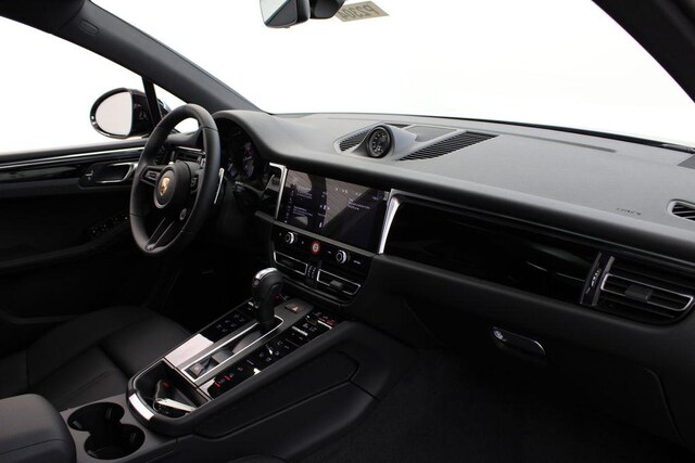 2025 Porsche Macan S - Photo 18