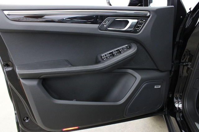2025 Porsche Macan S - Photo 23