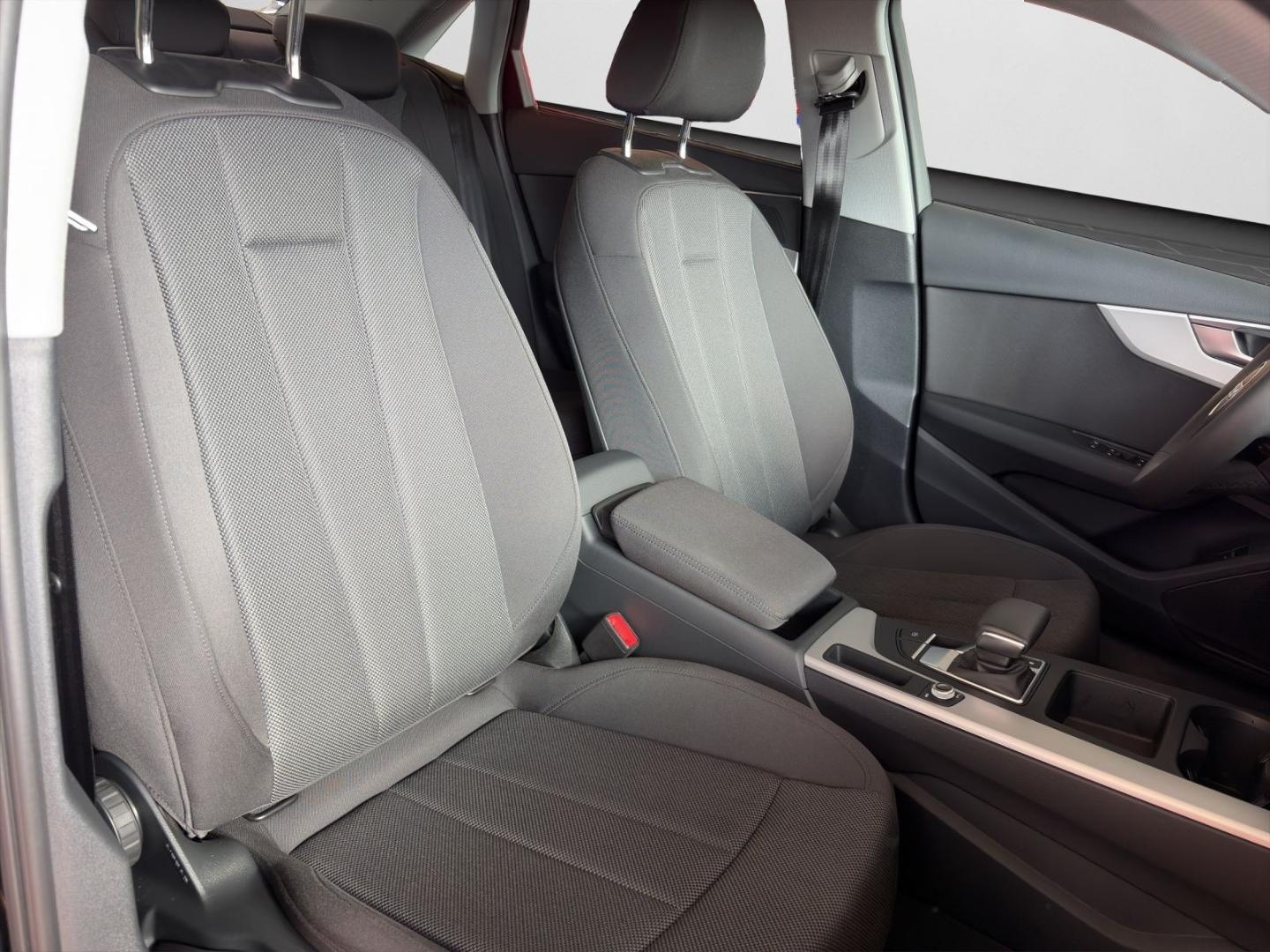 Bild über Audi A4 Limousine 35 TDI S tronic - für weitere Informationen kontaktieren Sie den Audi Partner